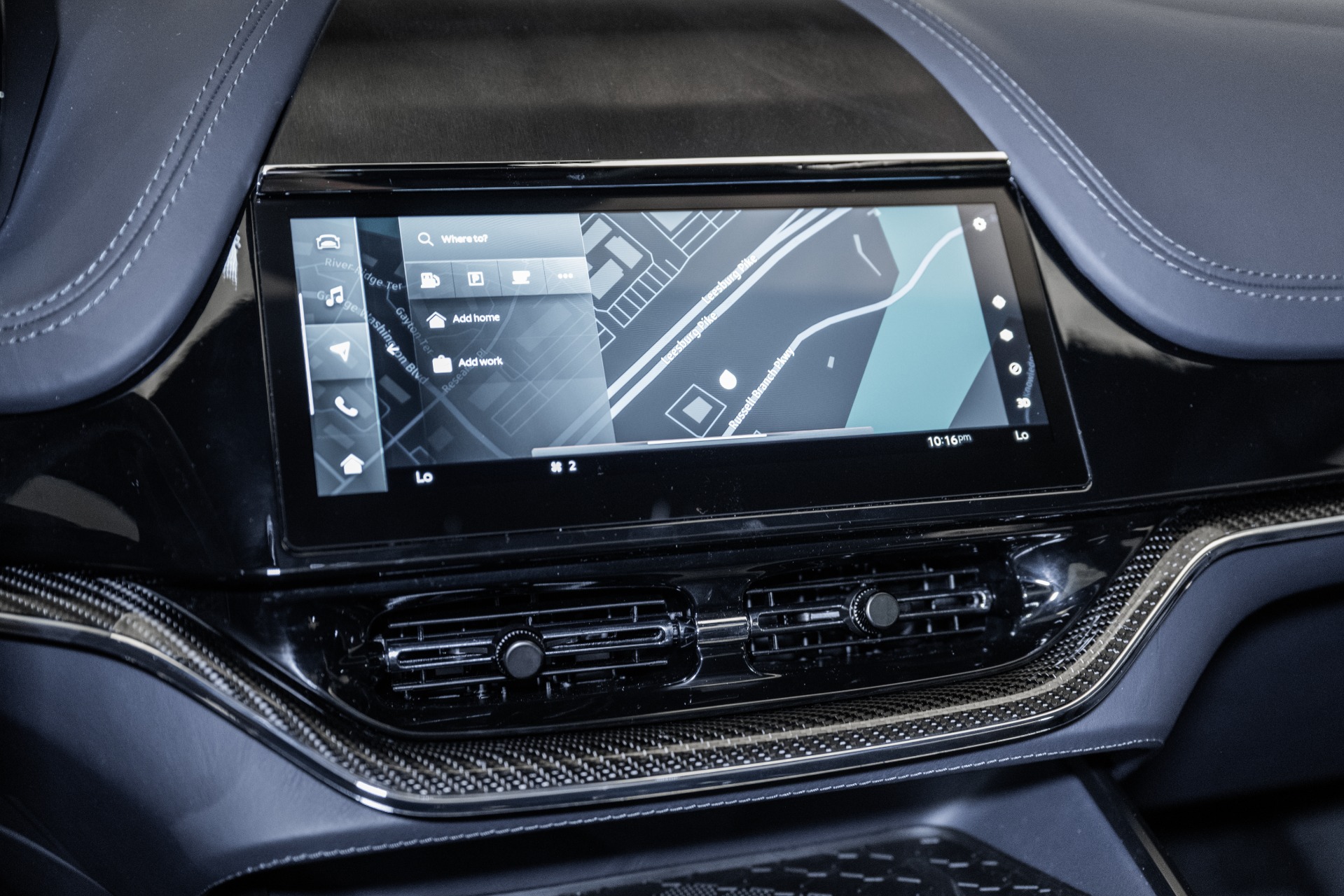 2025 Aston Martin DBX 707 - Photo 28