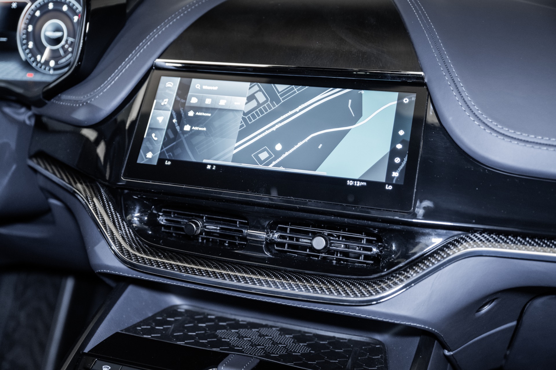 2025 Aston Martin DBX 707 - Photo 29