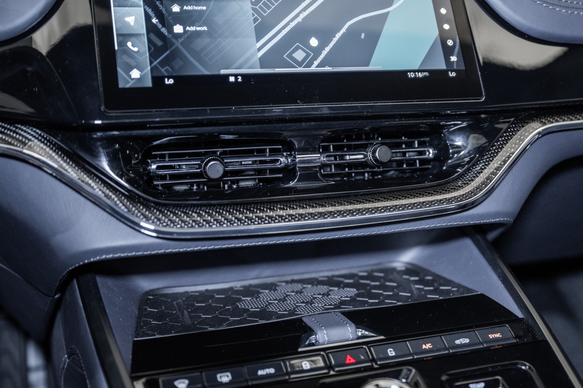 2025 Aston Martin DBX 707 - Photo 30