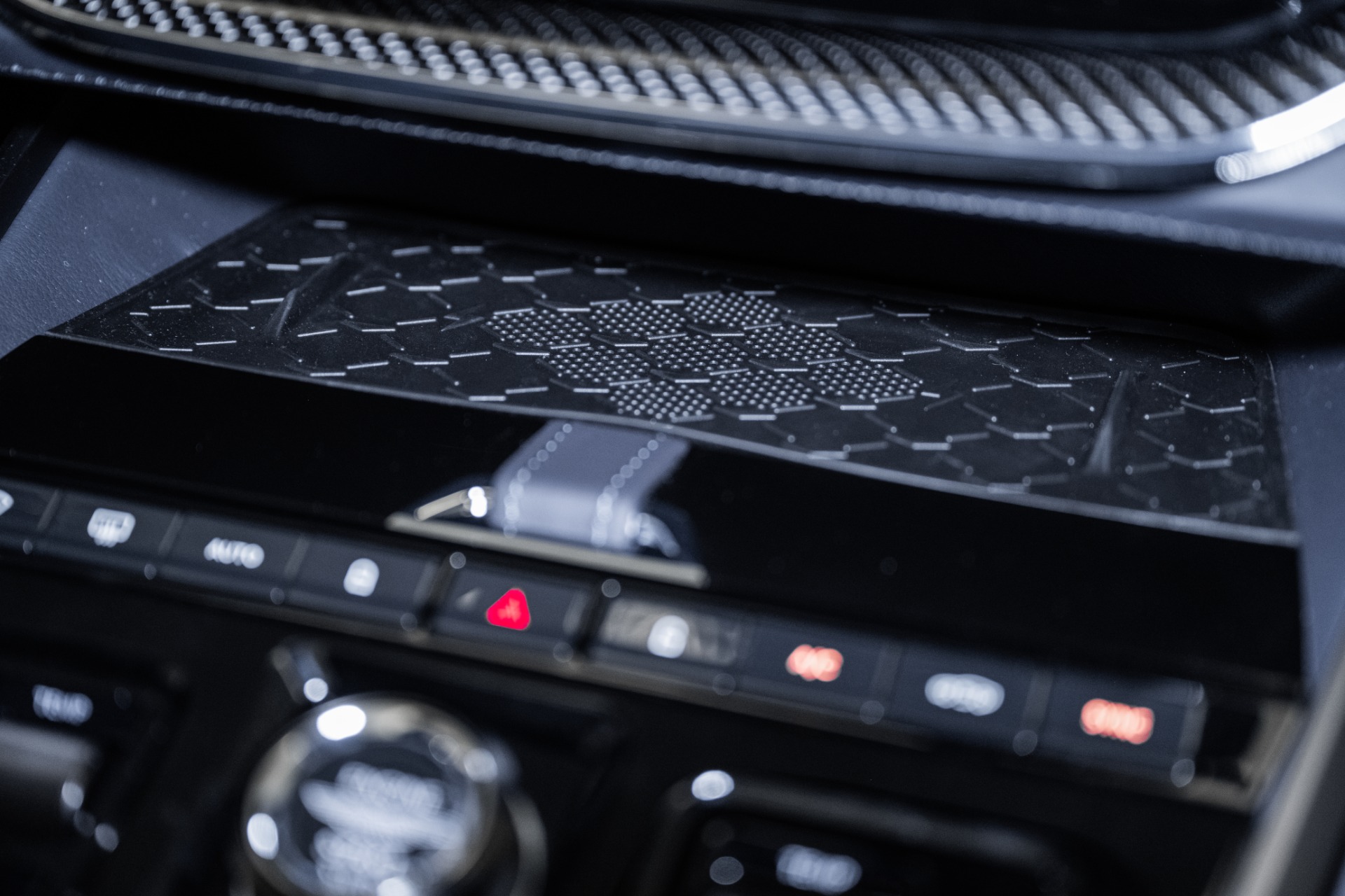 2025 Aston Martin DBX 707 - Photo 31