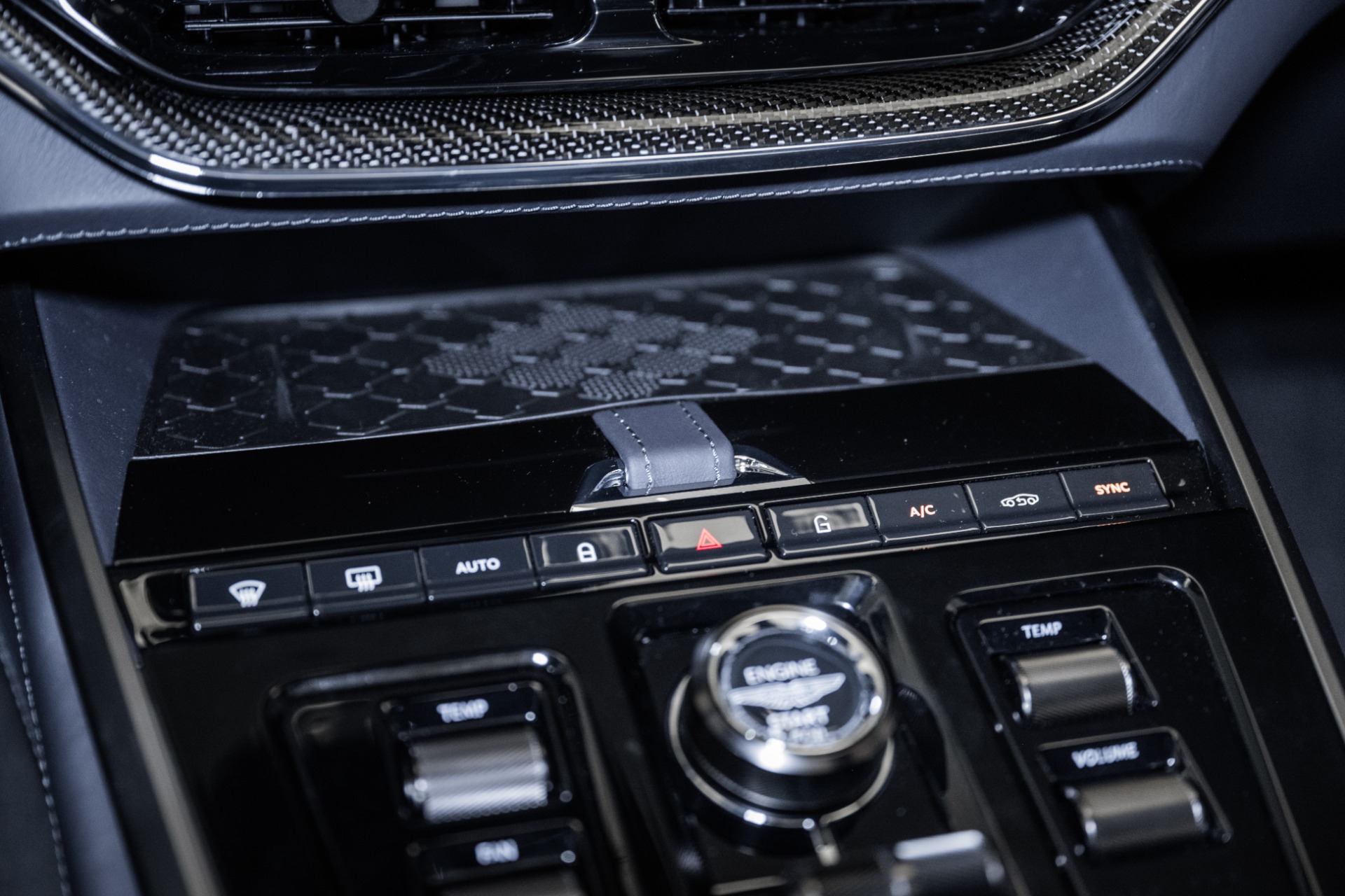 2025 Aston Martin DBX 707 - Photo 32