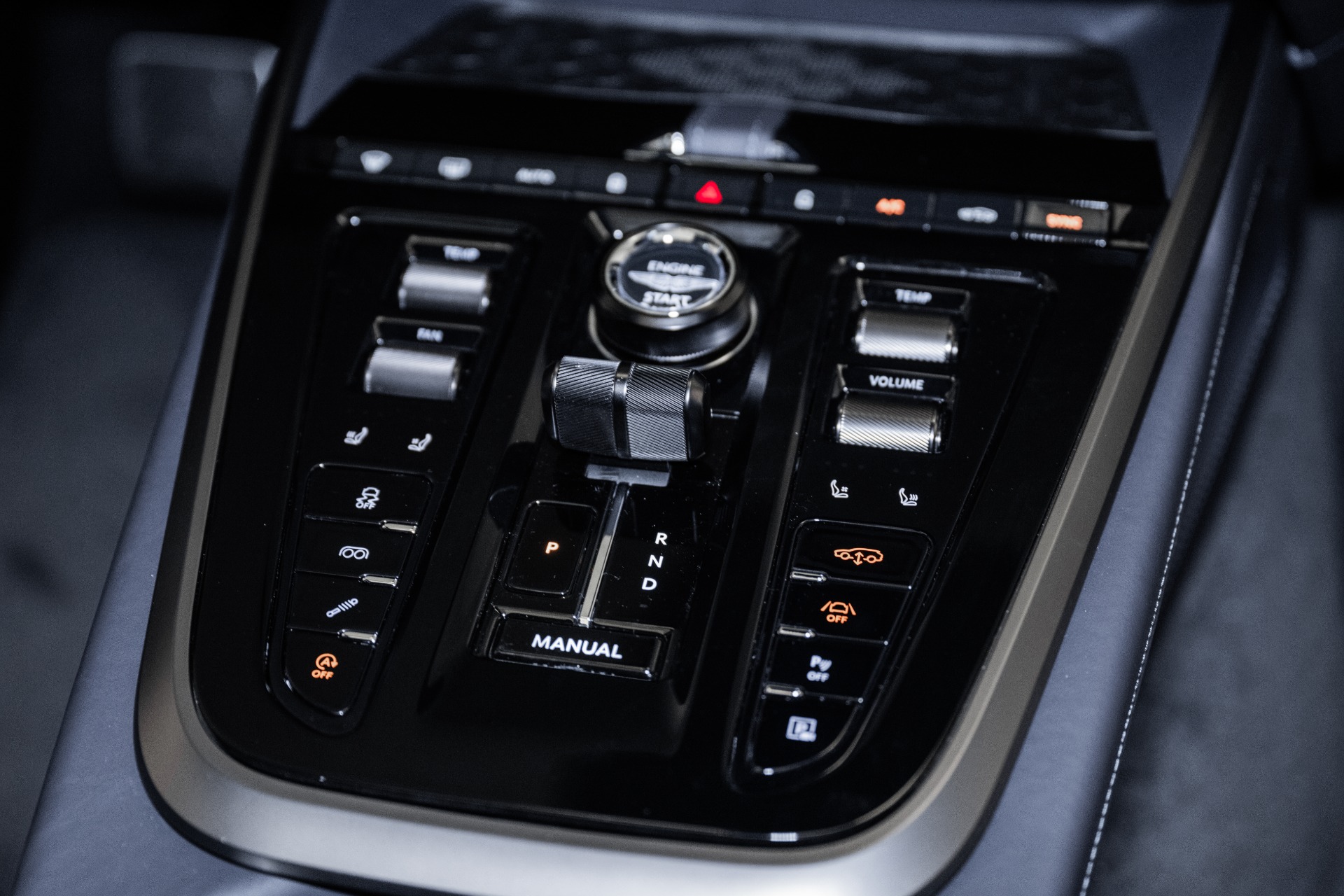 2025 Aston Martin DBX 707 - Photo 36