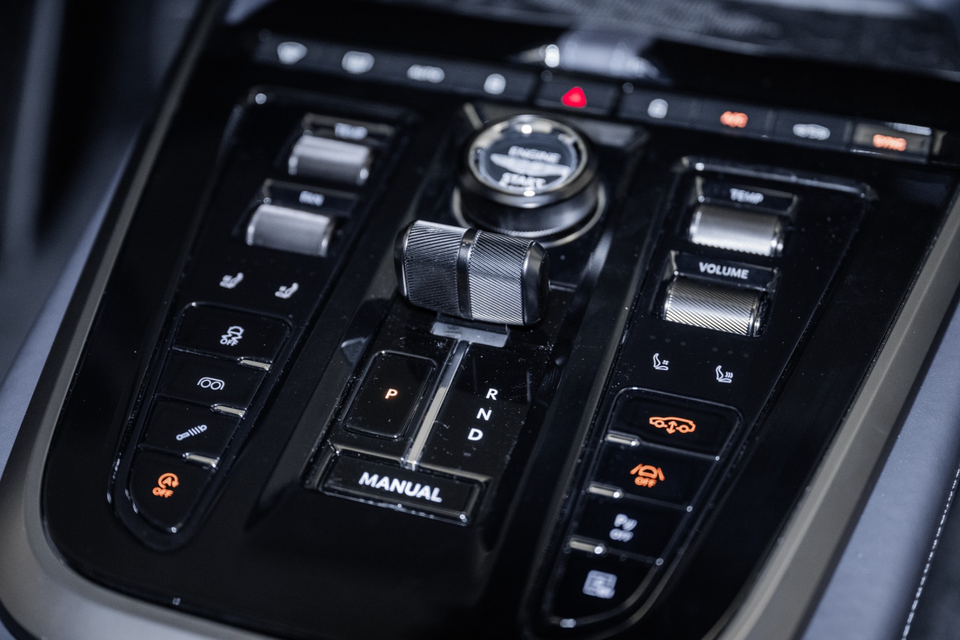 2025 Aston Martin DBX 707 - Photo 37
