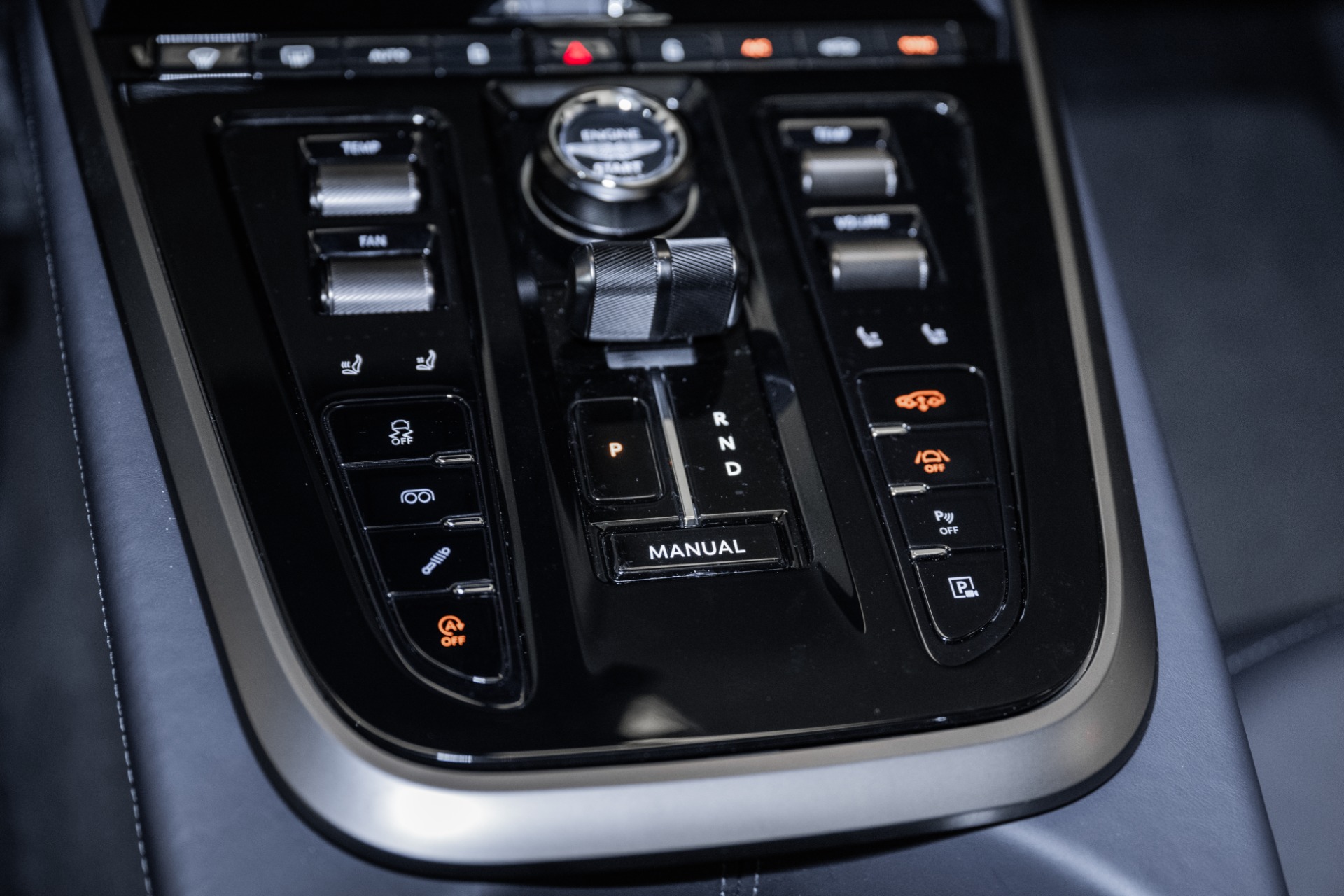 2025 Aston Martin DBX 707 - Photo 38