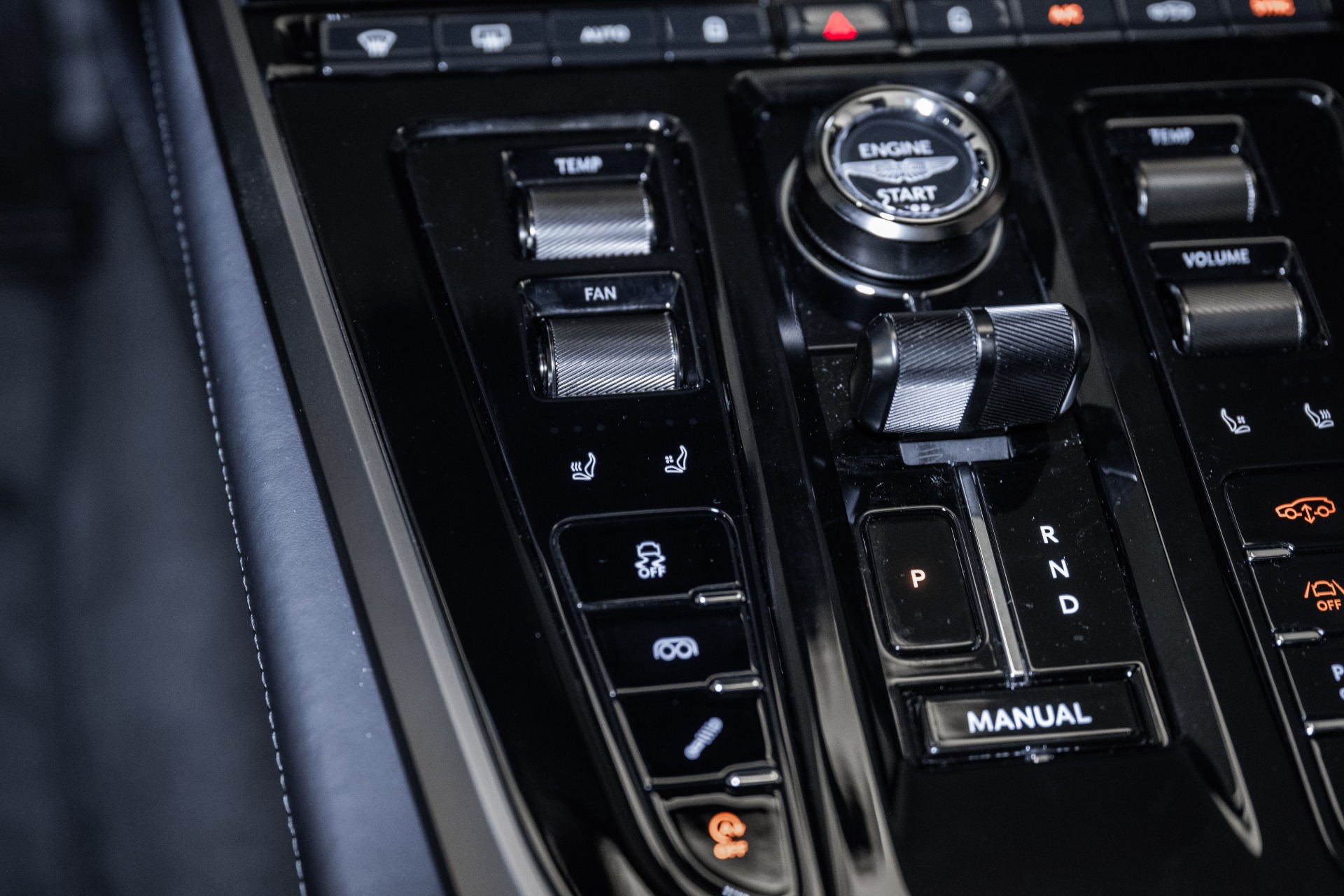 2025 Aston Martin DBX 707 - Photo 40