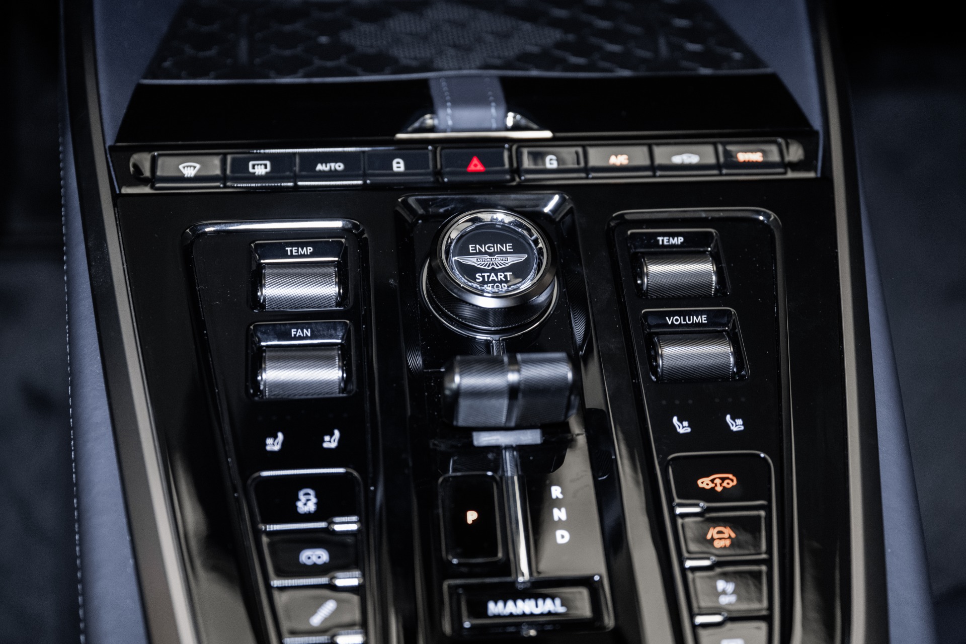 2025 Aston Martin DBX 707 - Photo 42