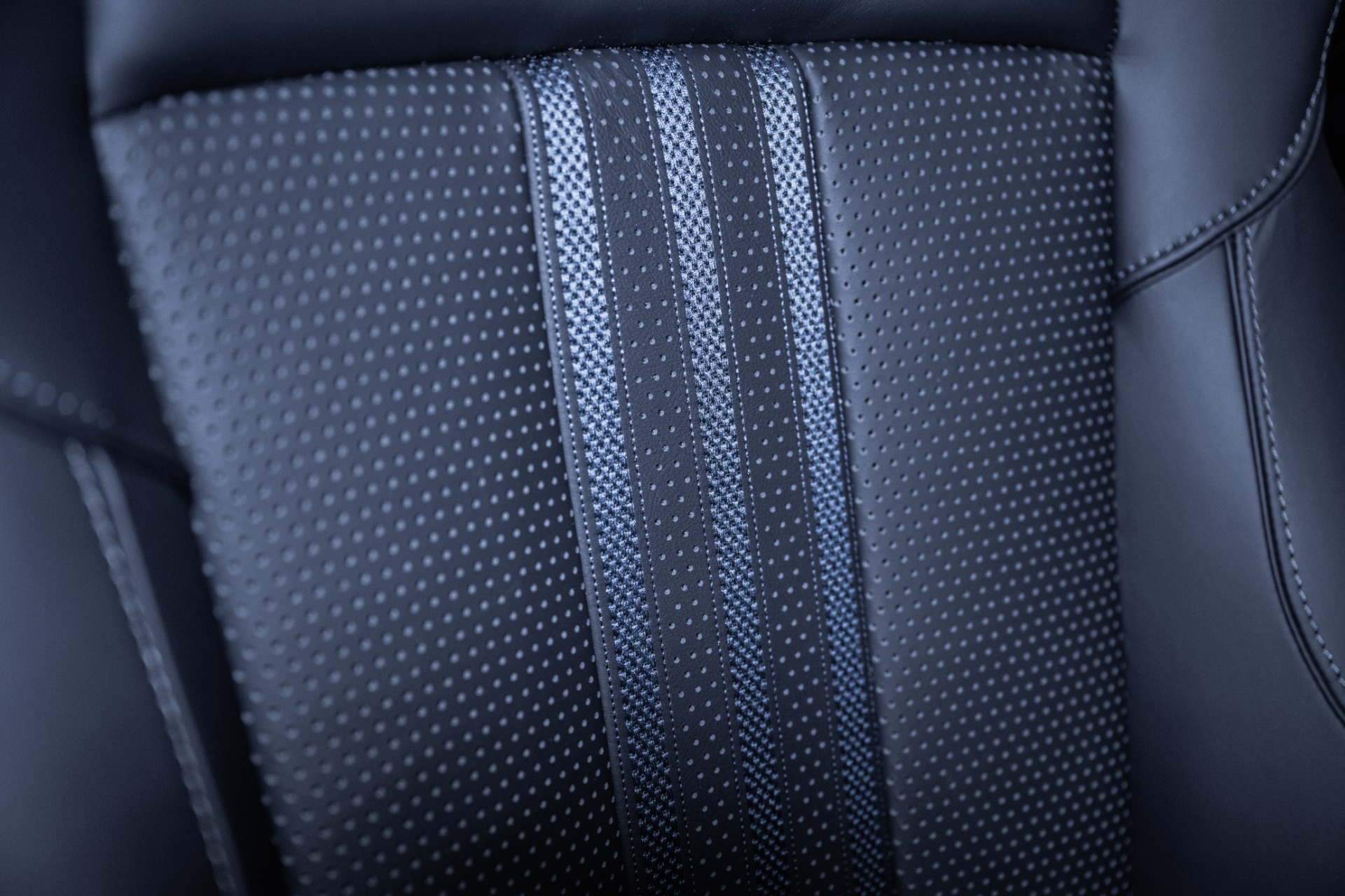 2025 Aston Martin DBX 707 - Photo 44