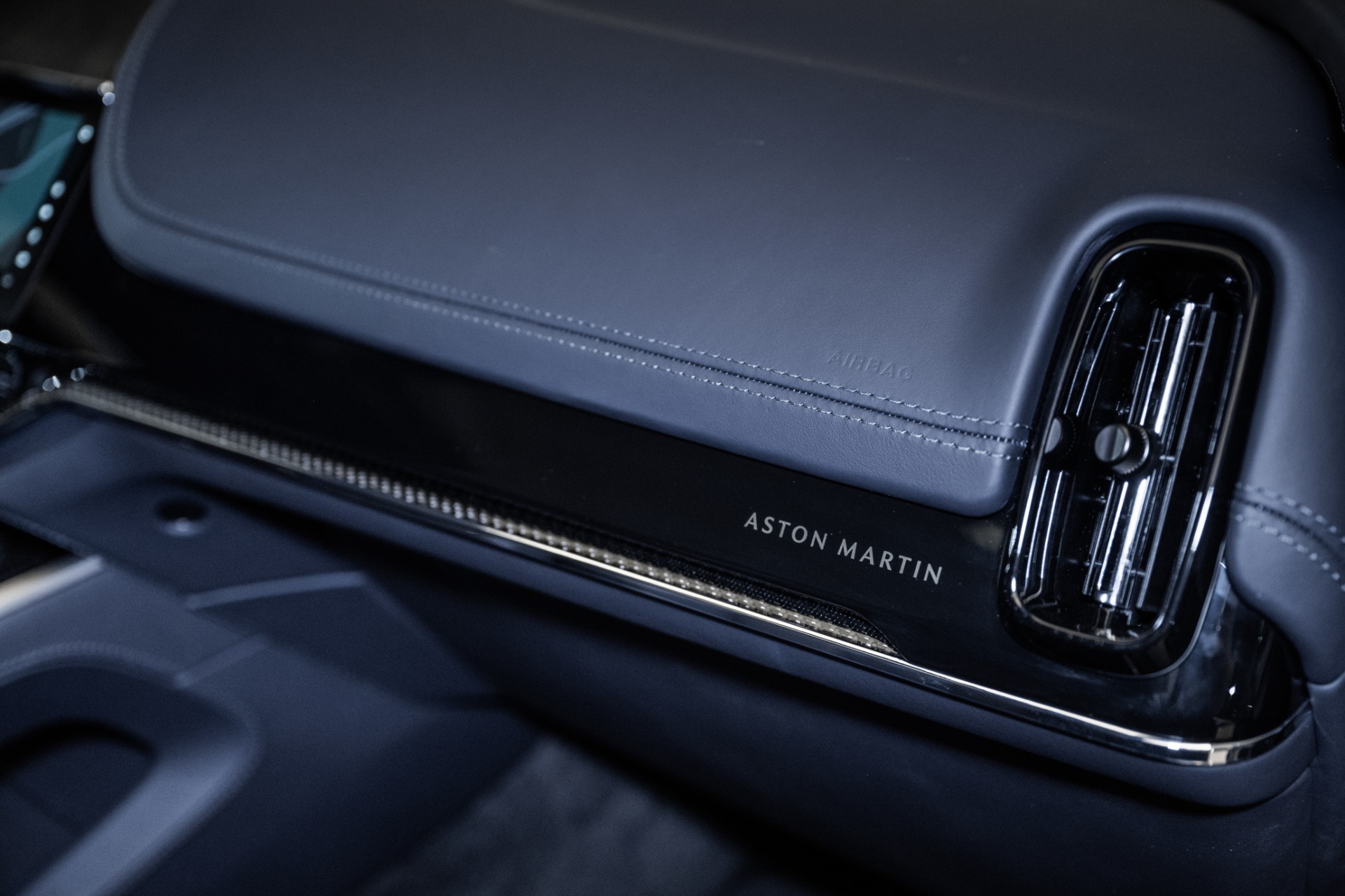 2025 Aston Martin DBX 707 - Photo 45