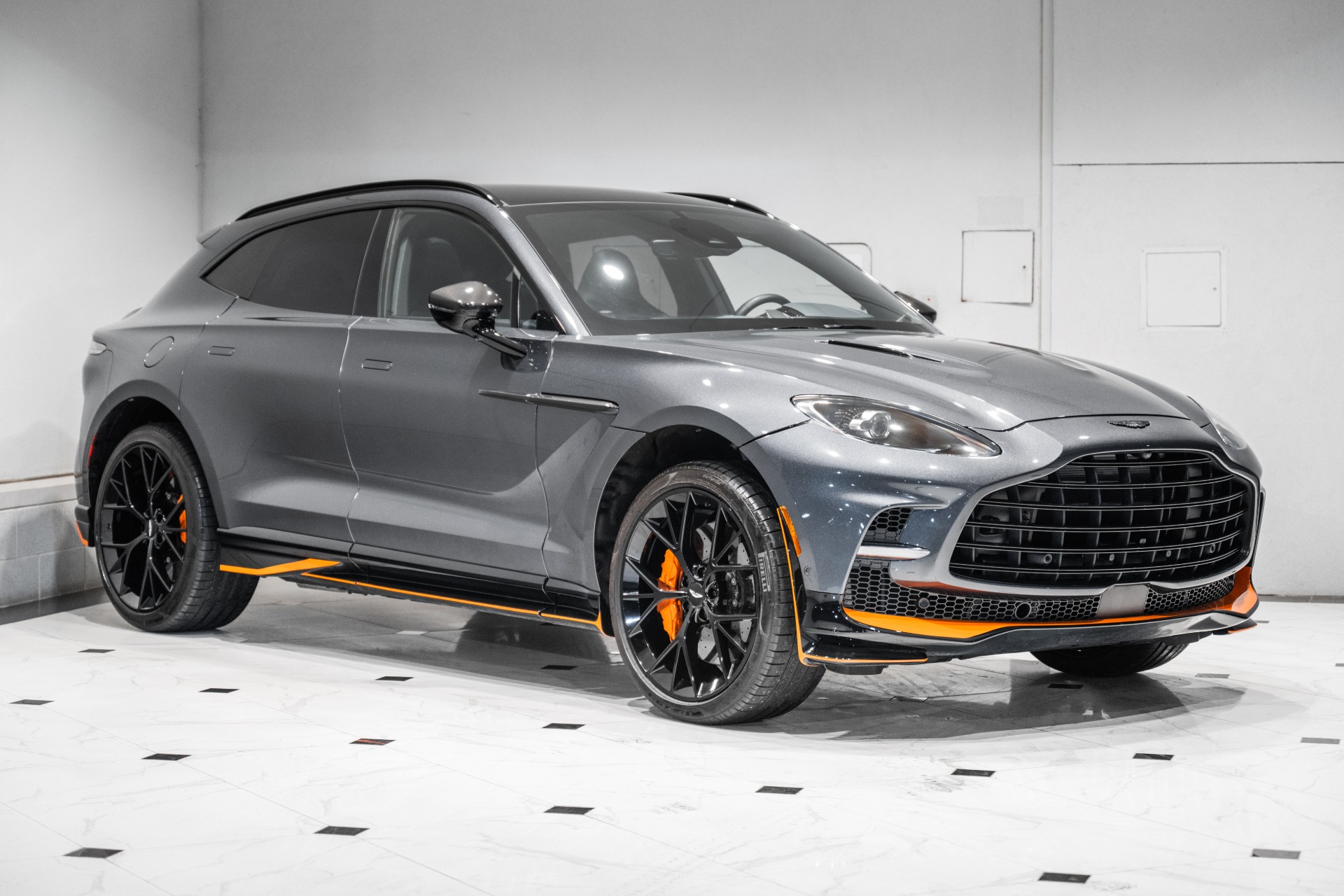 2025 Aston Martin DBX 4.0 V8 707 AWD's photo
