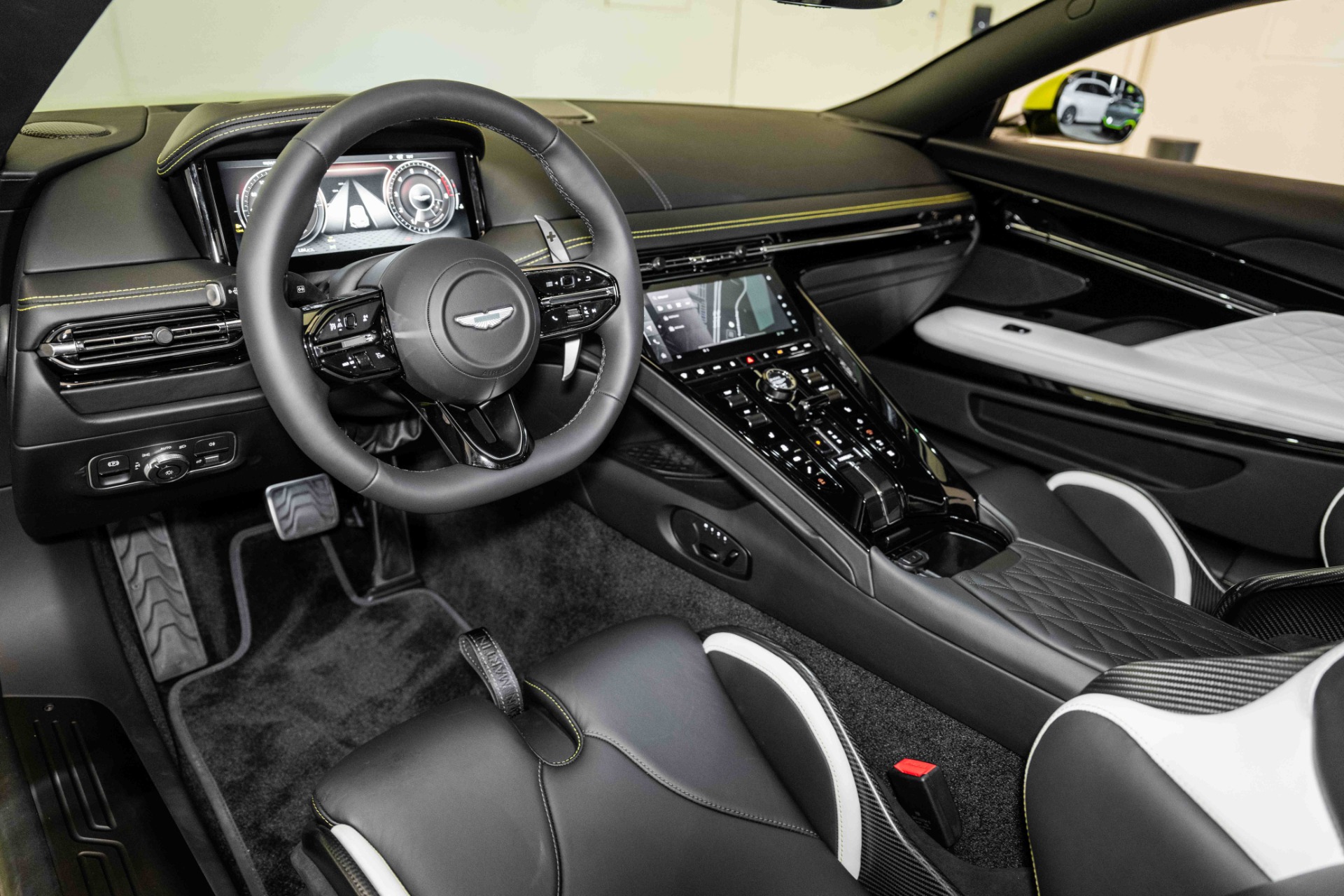 2025 Aston Martin DB12 AM5 photo 3