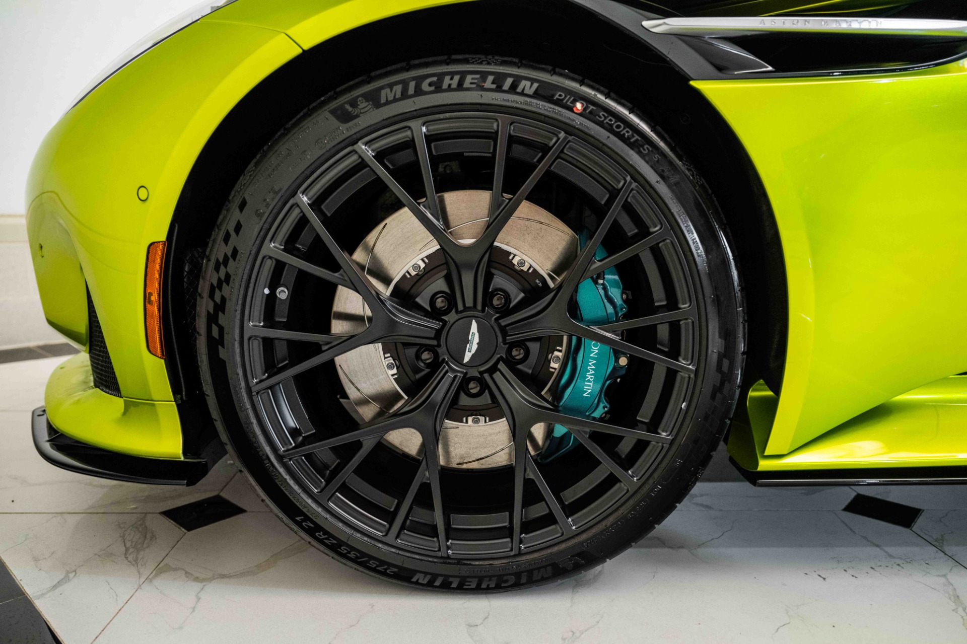 2025 Aston Martin DB12 AM5 photo 4