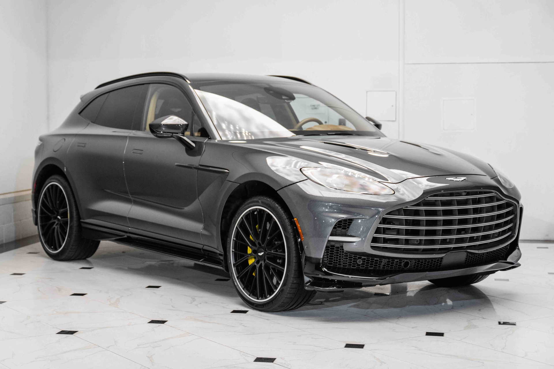 Geana　DBC-VK122　DBX-J123 New-2023-Aston-Martin-DBX-707-