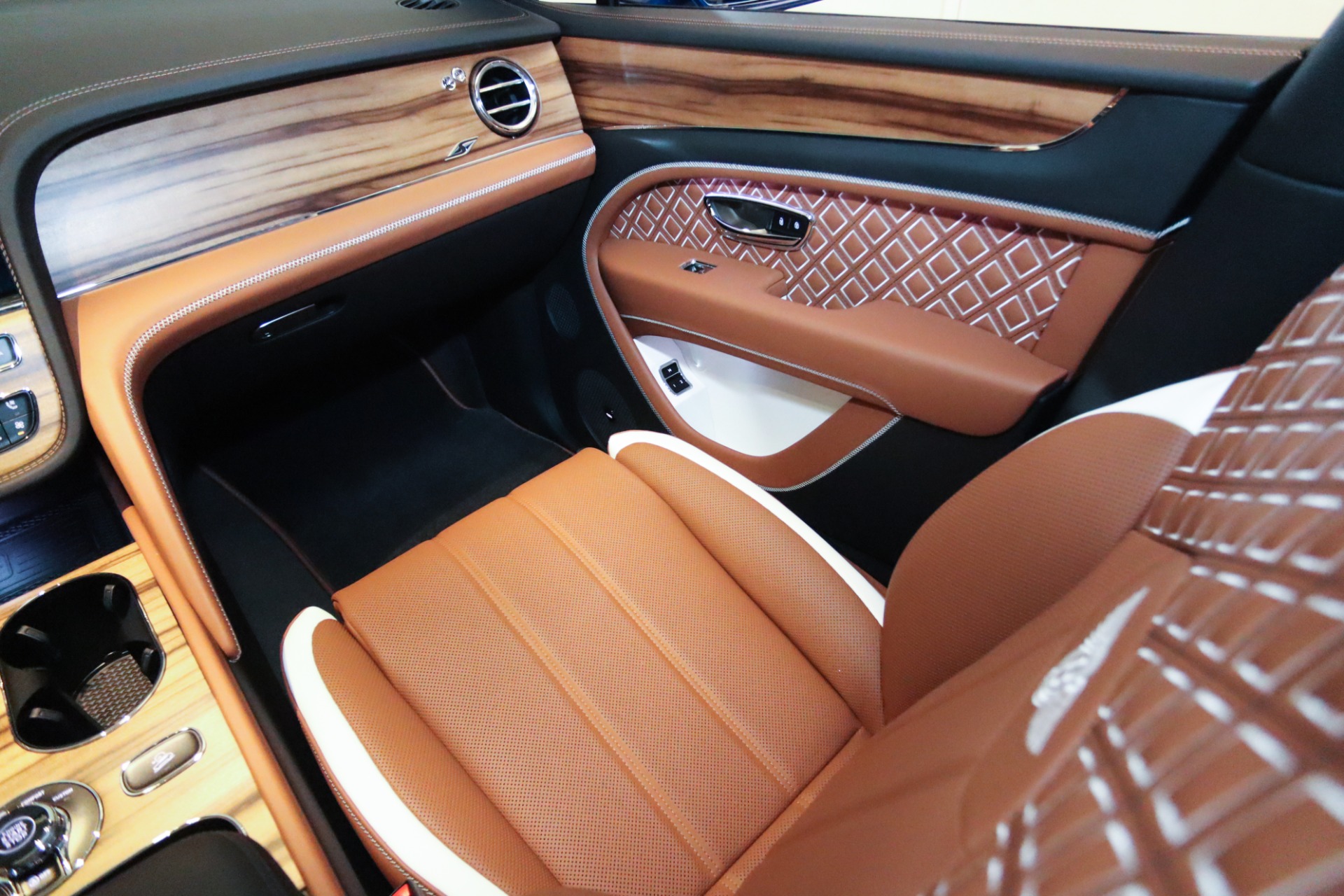 2025 Bentley Bentayga S V8 photo 2