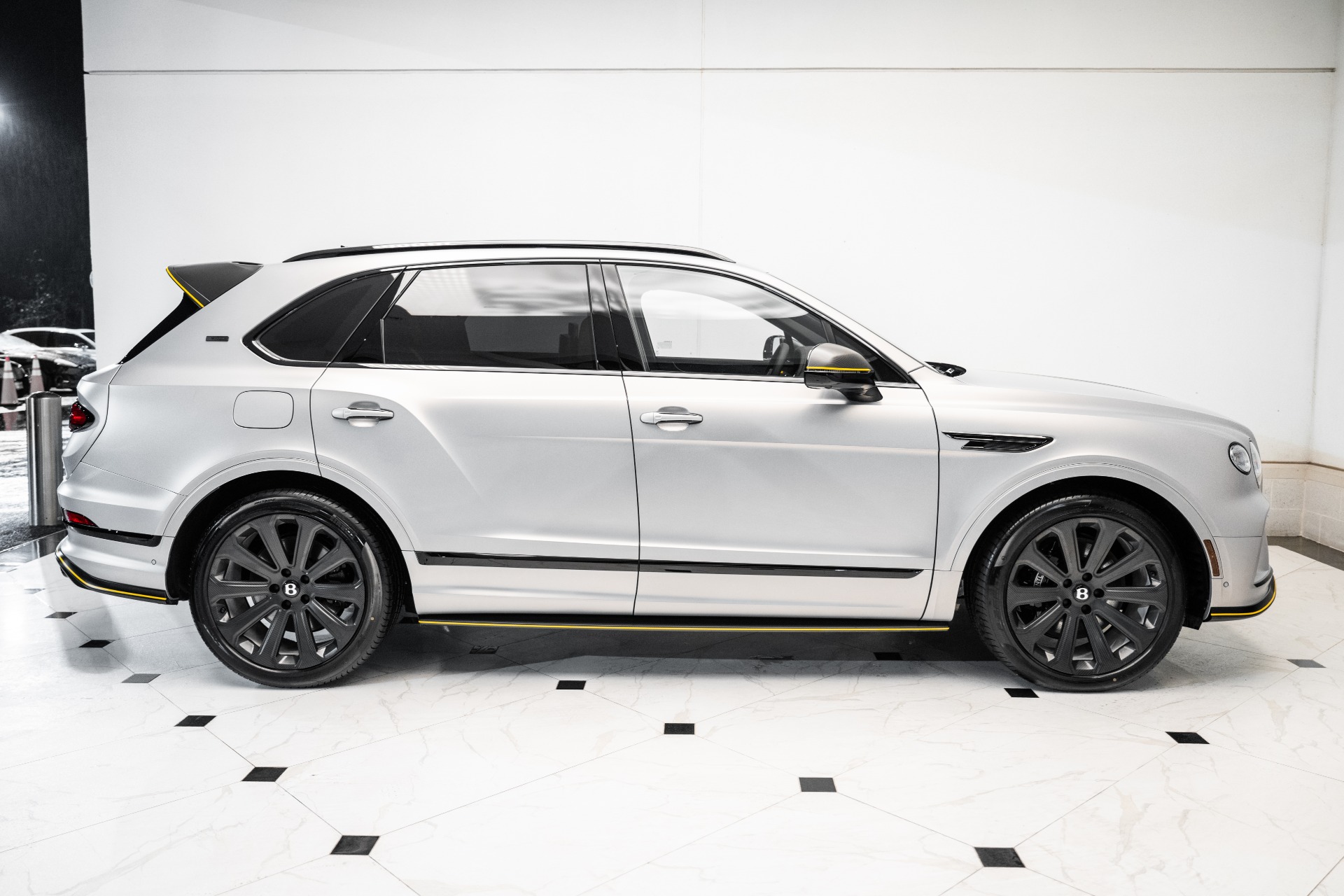 2025 Bentley Bentayga V8 S photo 4