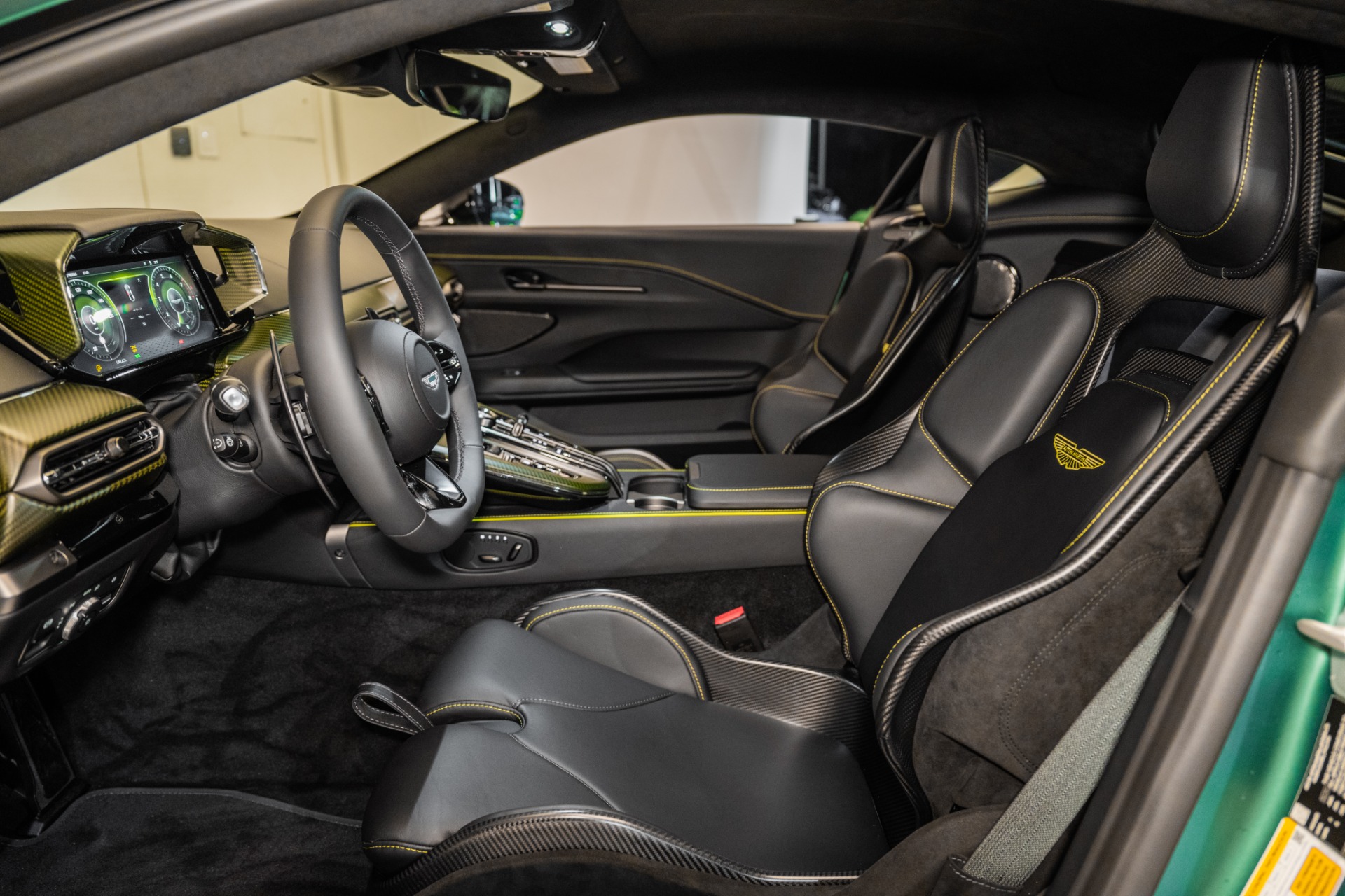 2025 Aston Martin Vantage Base - Photo 13
