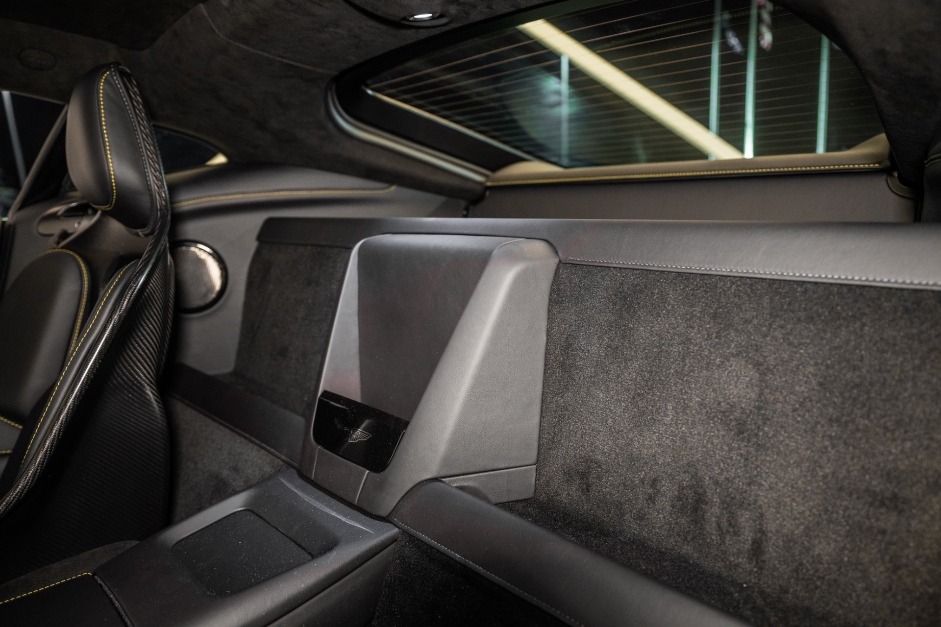 2025 Aston Martin Vantage Base - Photo 14