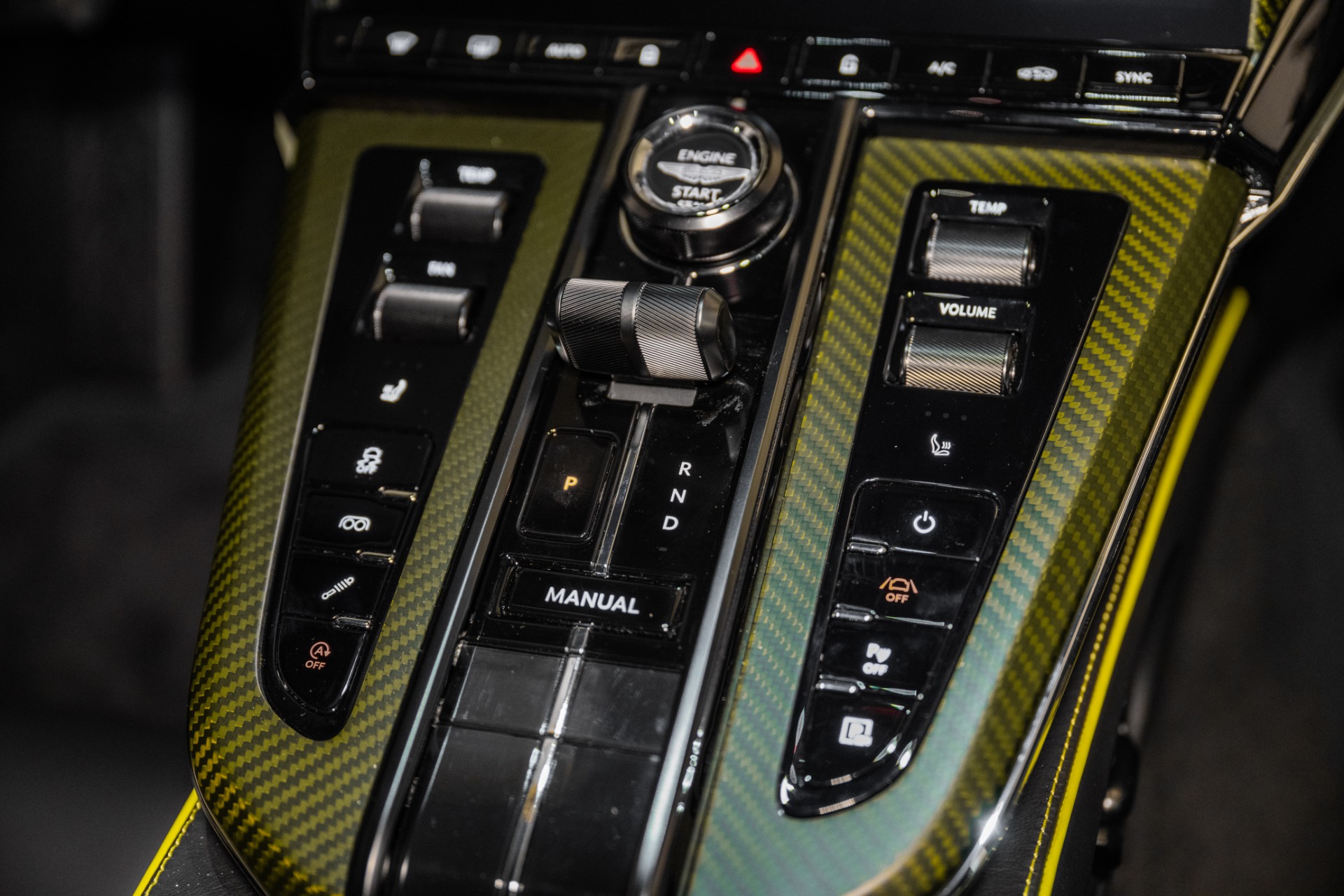 2025 Aston Martin Vantage Base - Photo 29