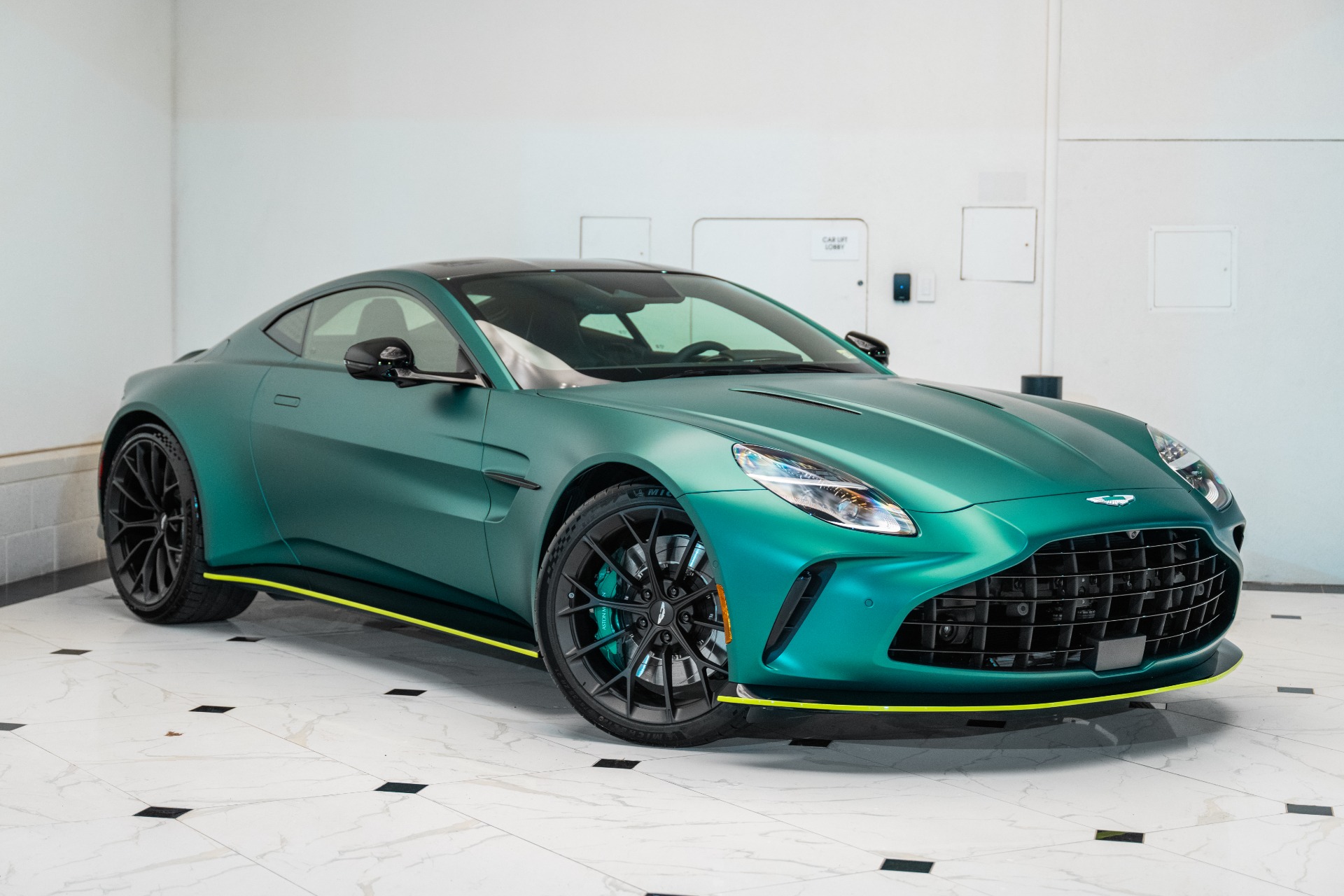 2025 Aston Martin Vantage Base - Photo 36