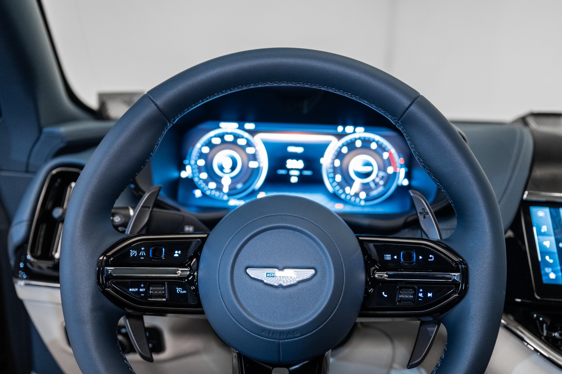 2025 Aston Martin DBX AM8 DBX707 photo 10