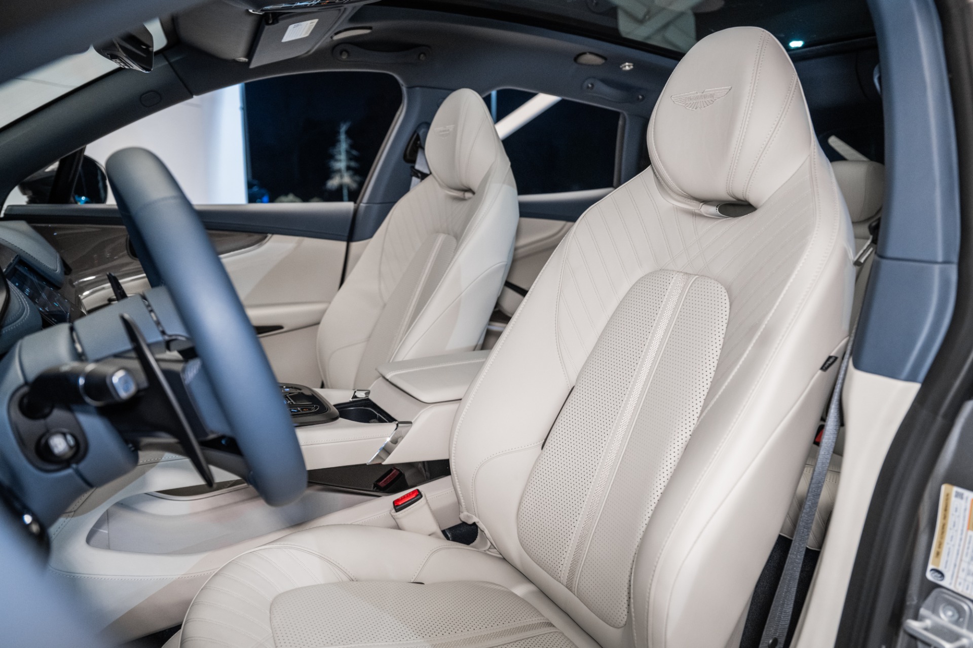 2025 Aston Martin DBX AM8 DBX707 photo 11