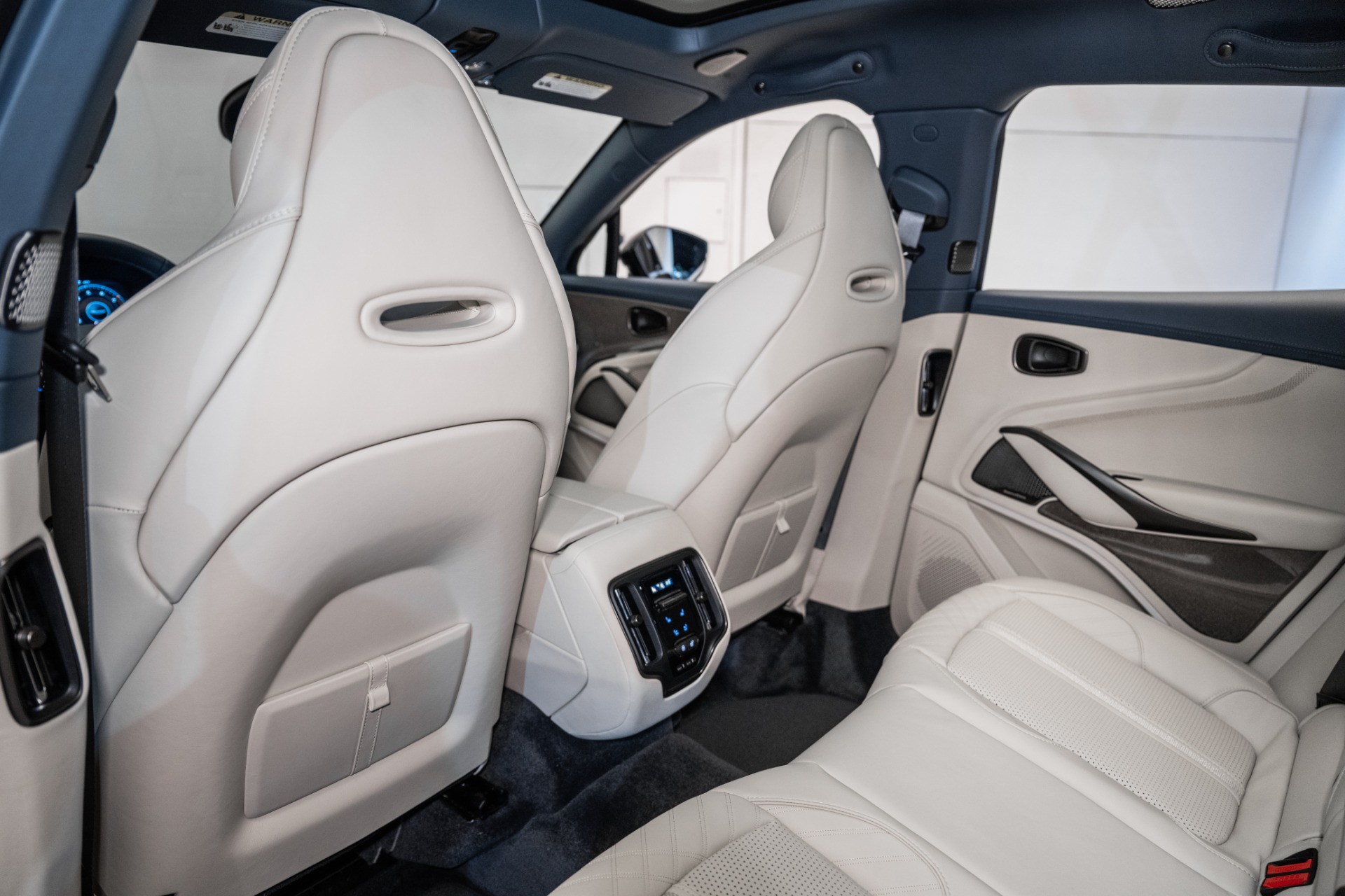 2025 Aston Martin DBX AM8 DBX707 photo 14