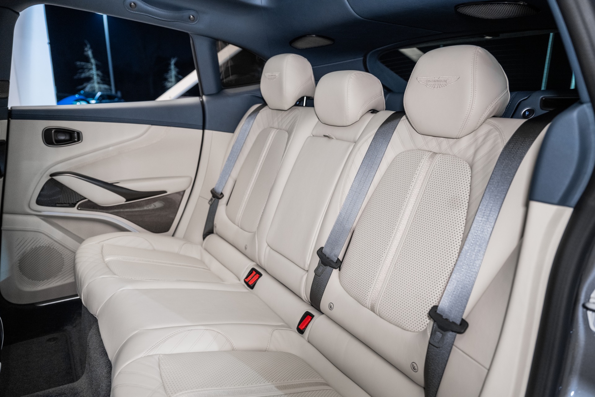 2025 Aston Martin DBX AM8 DBX707 photo 15