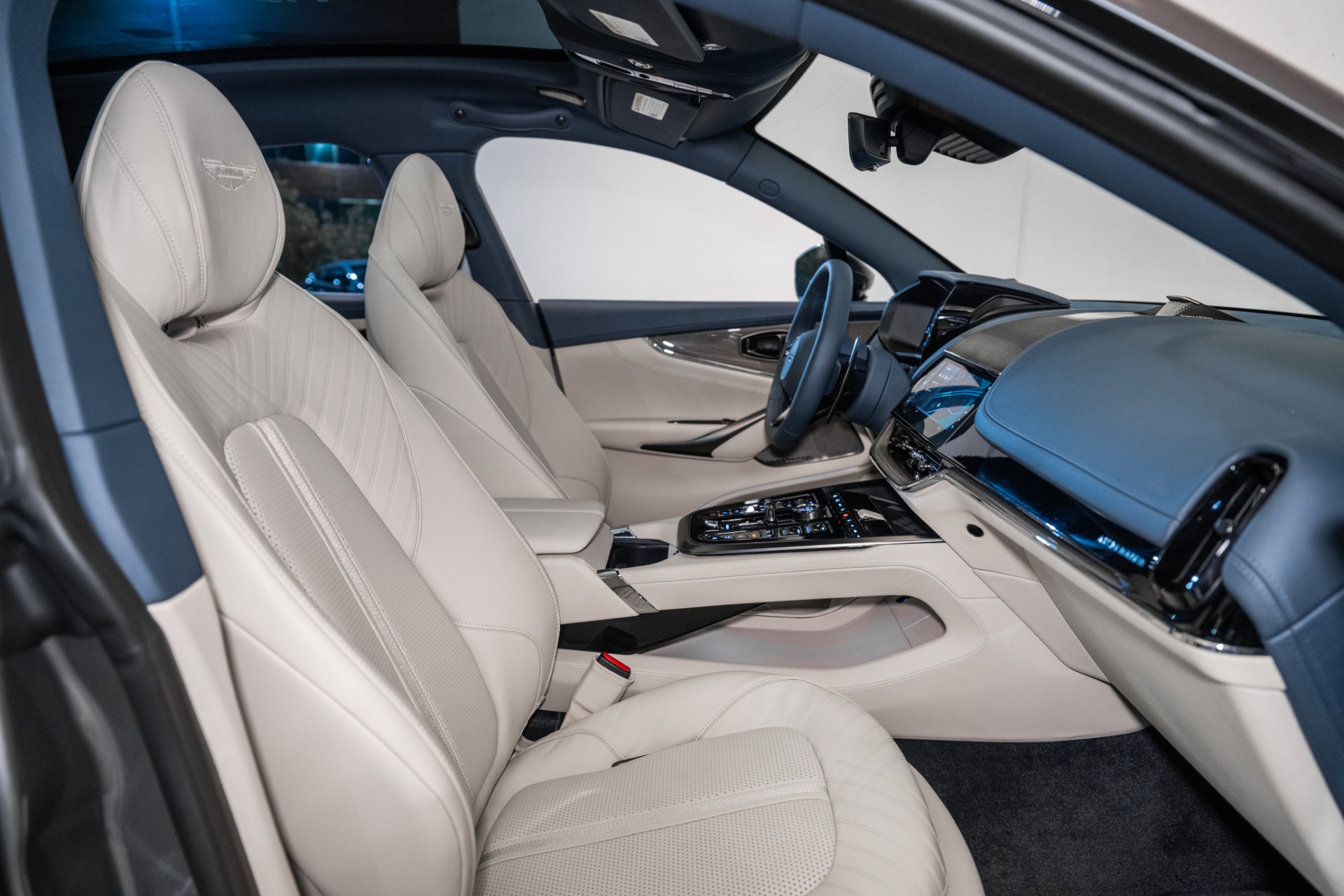 2025 Aston Martin DBX AM8 DBX707 photo 19