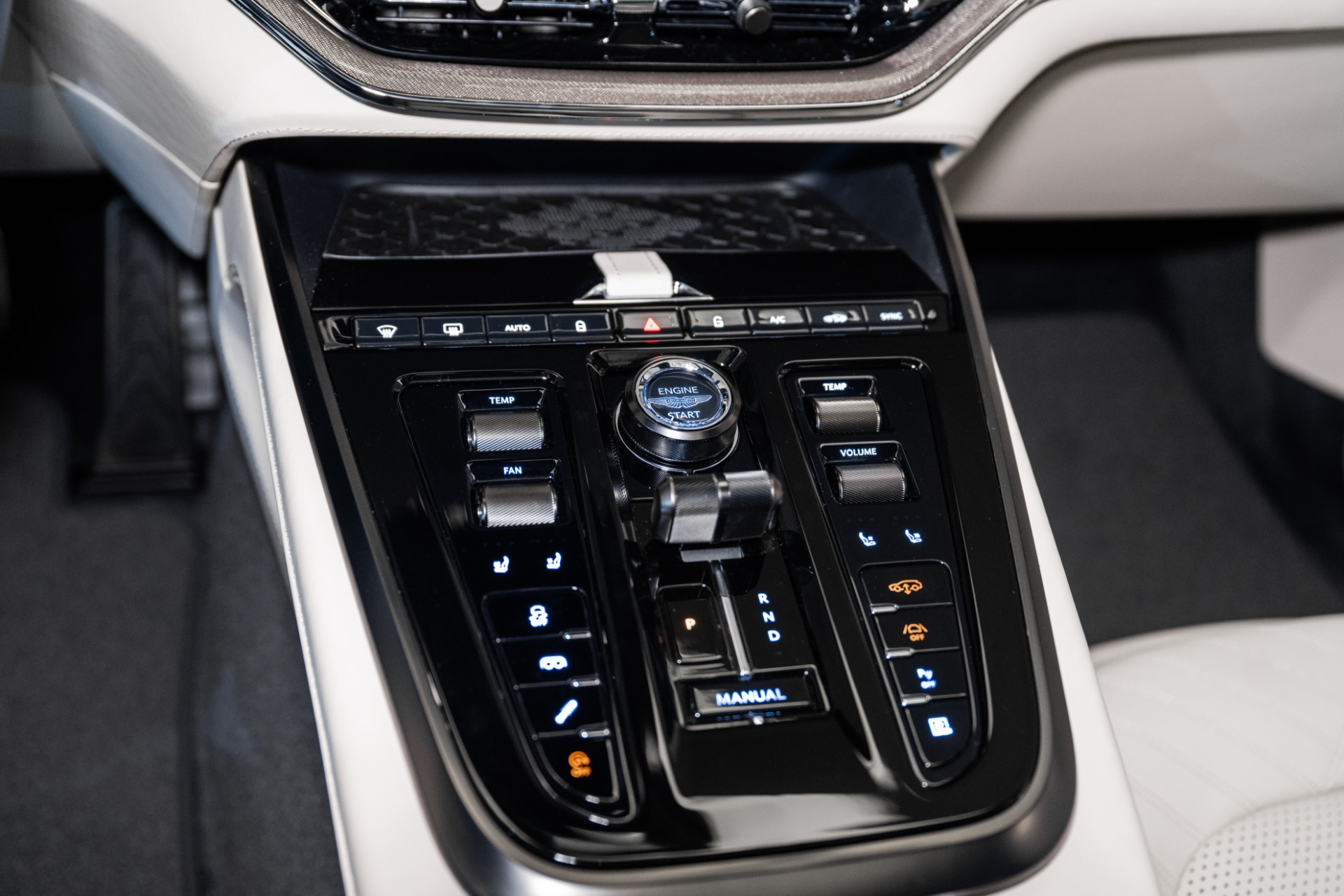 2025 Aston Martin DBX AM8 DBX707 photo 26