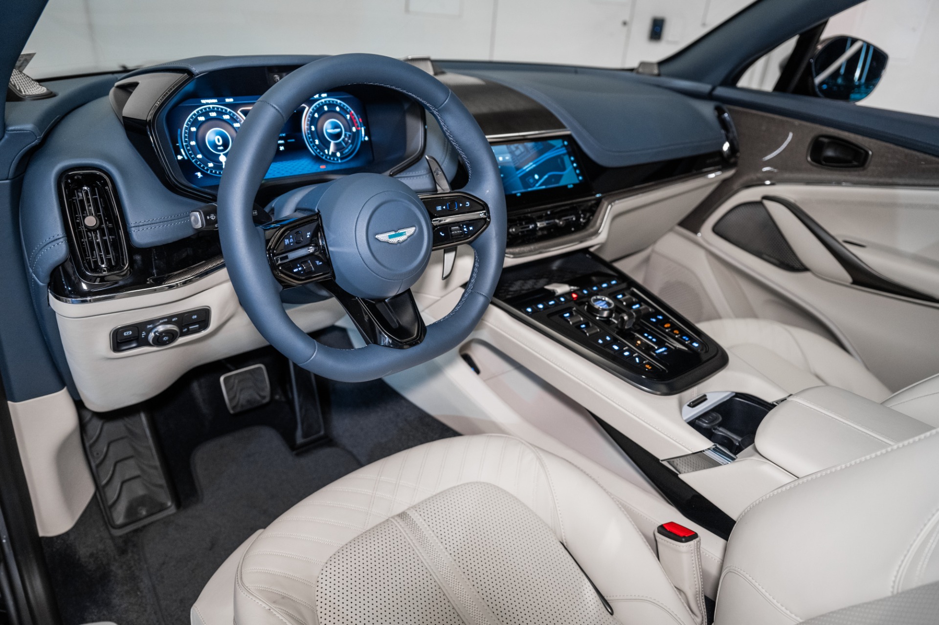 2025 Aston Martin DBX AM8 DBX707 photo 3