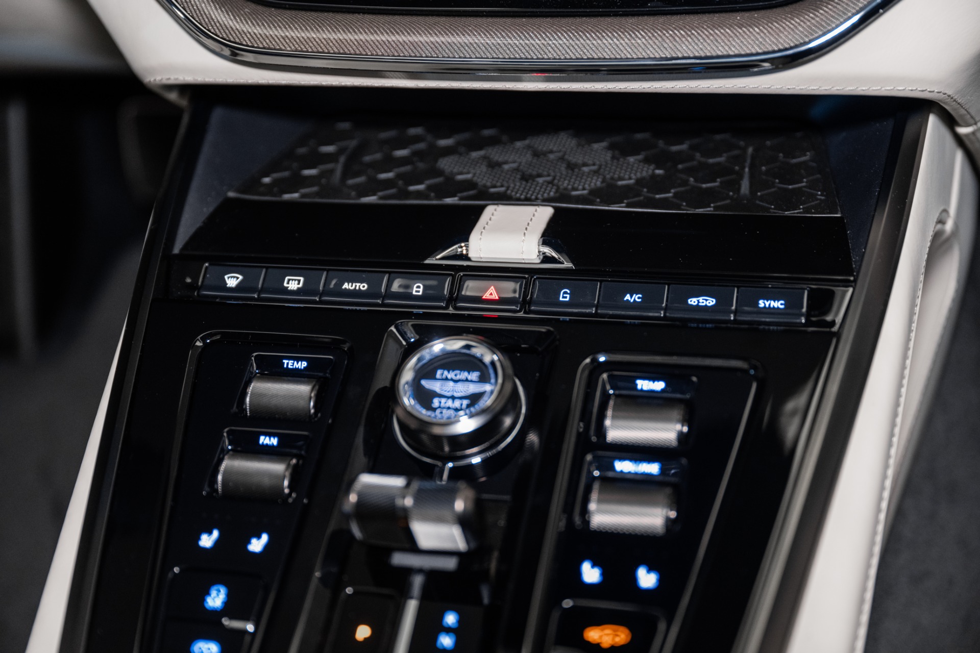 2025 Aston Martin DBX AM8 DBX707 photo 28