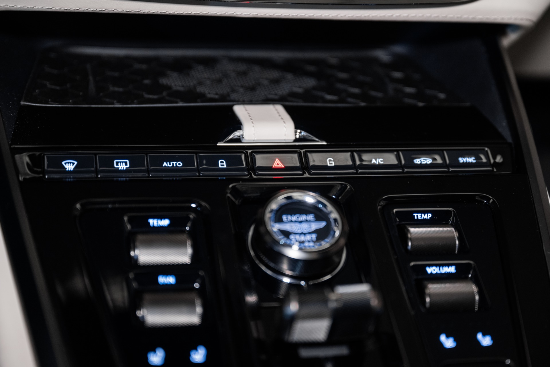 2025 Aston Martin DBX AM8 DBX707 photo 29