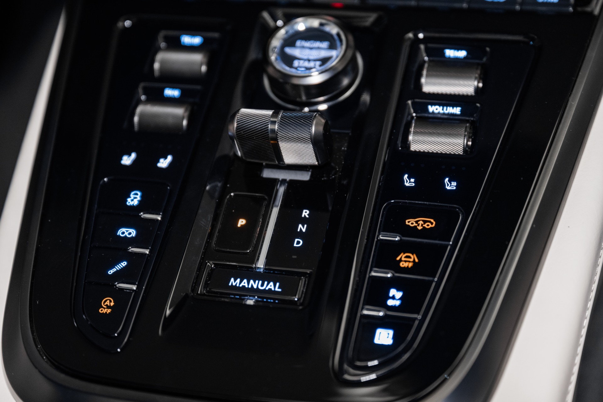 2025 Aston Martin DBX AM8 DBX707 photo 32