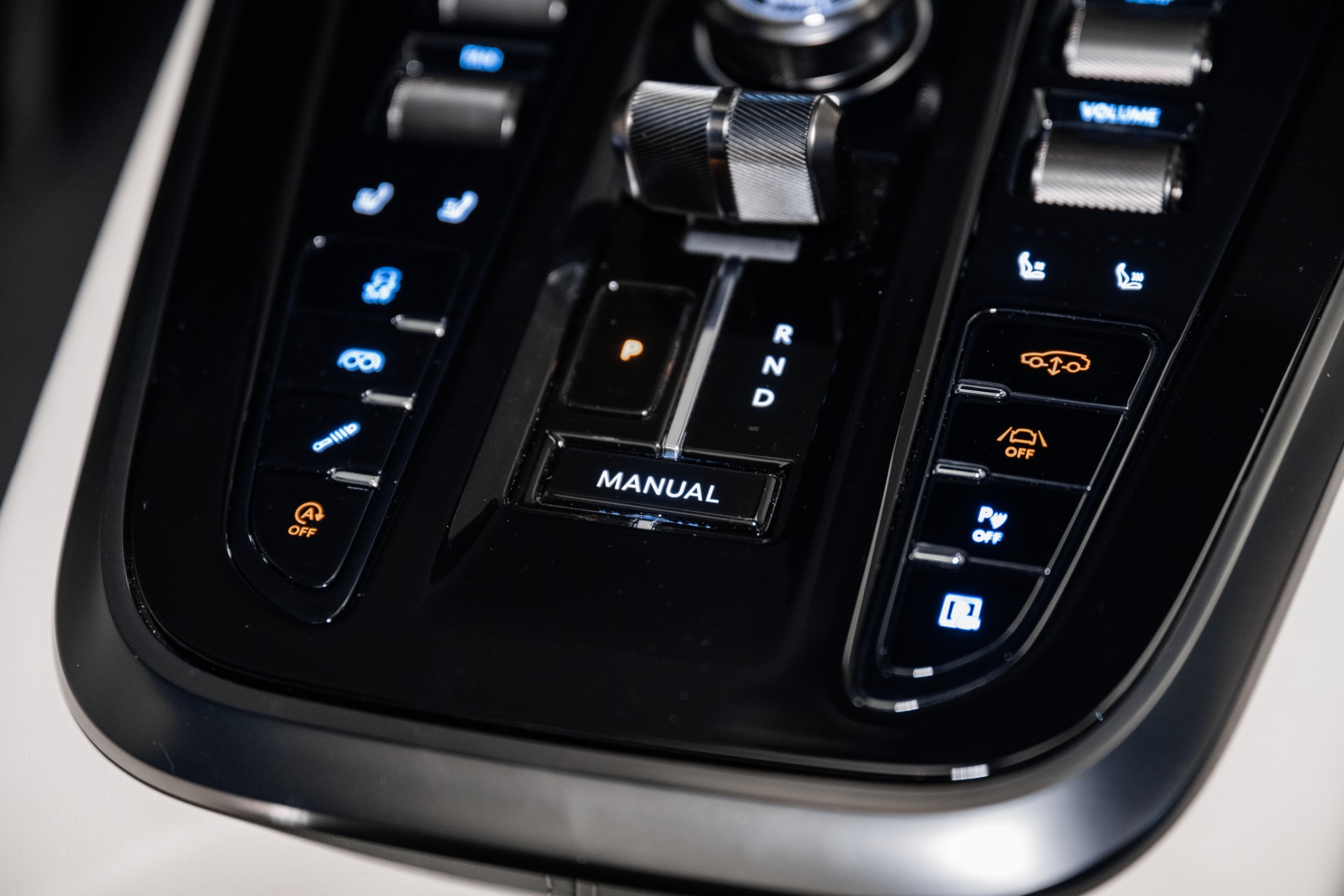 2025 Aston Martin DBX AM8 DBX707 photo 34