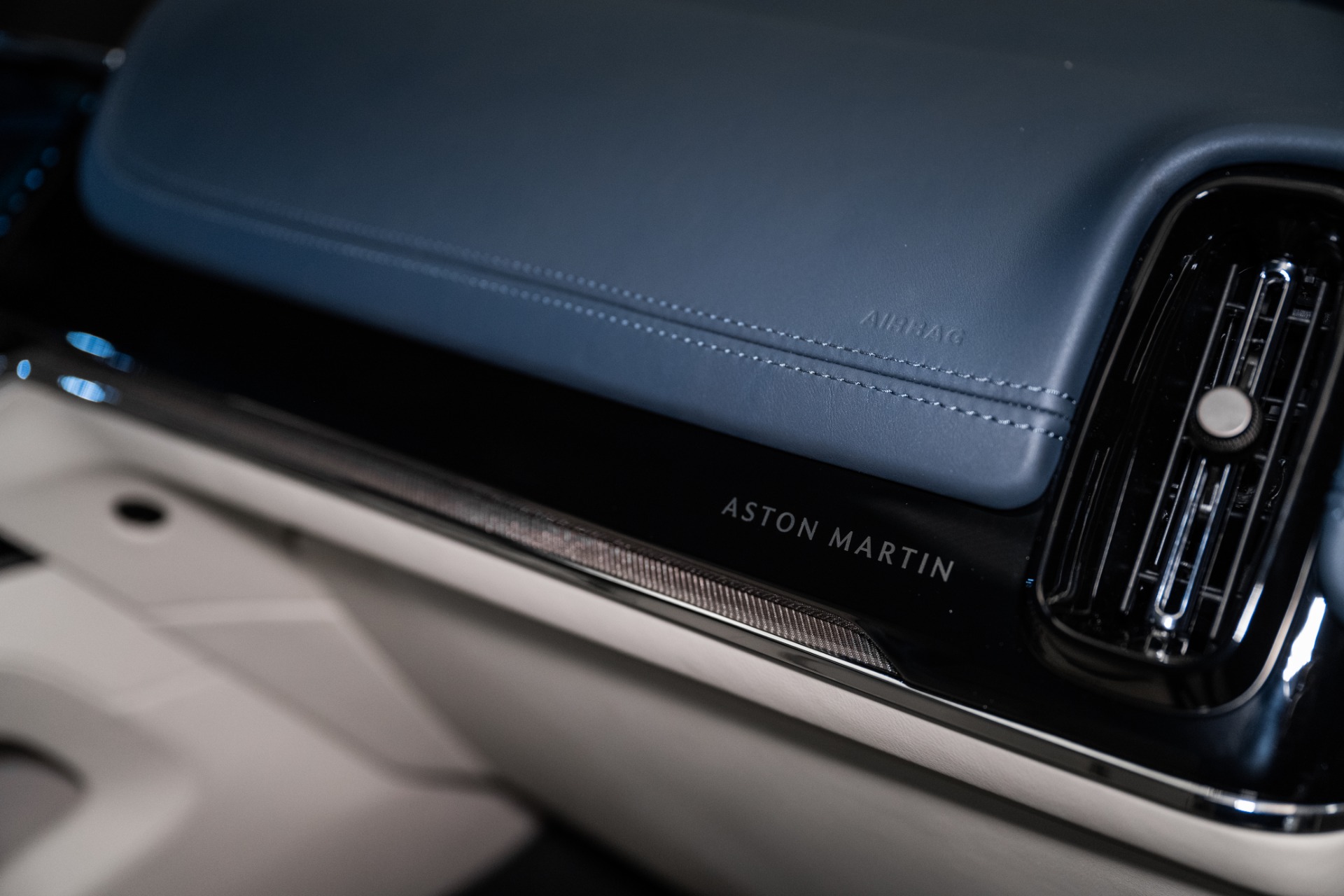 2025 Aston Martin DBX AM8 DBX707 photo 38