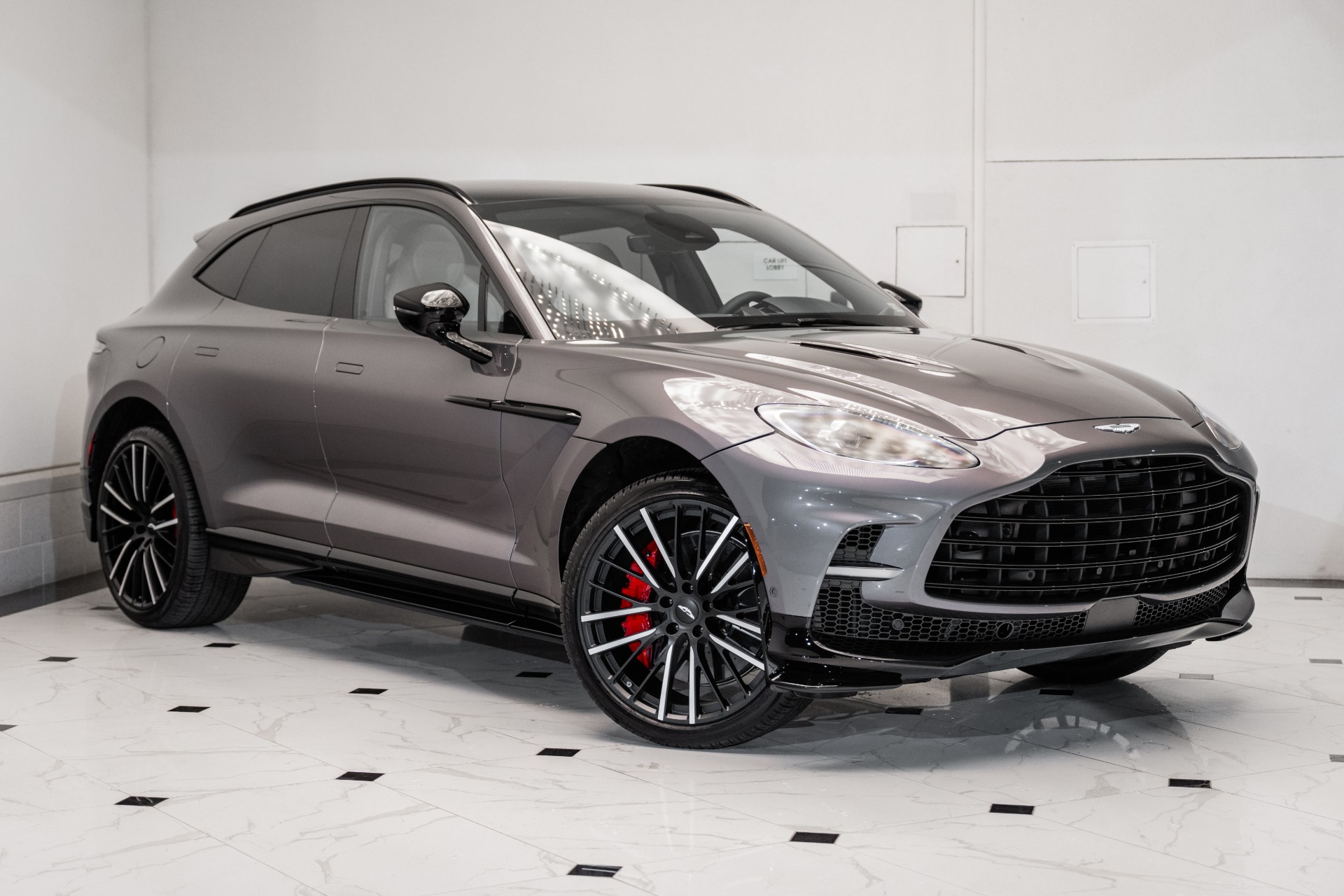 2025 Aston Martin DBX AM8 DBX707 photo 39