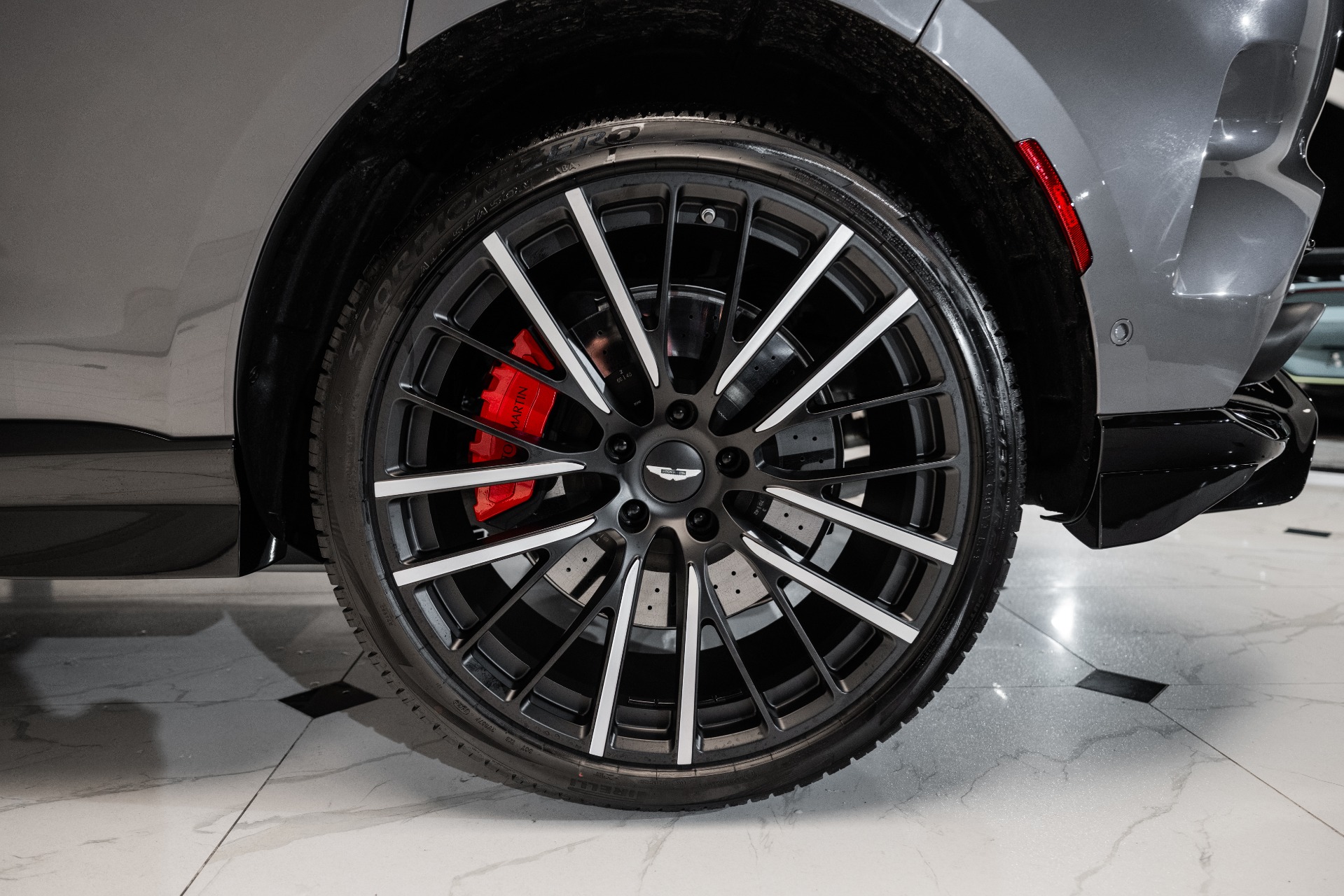 2025 Aston Martin DBX AM8 DBX707 photo 44