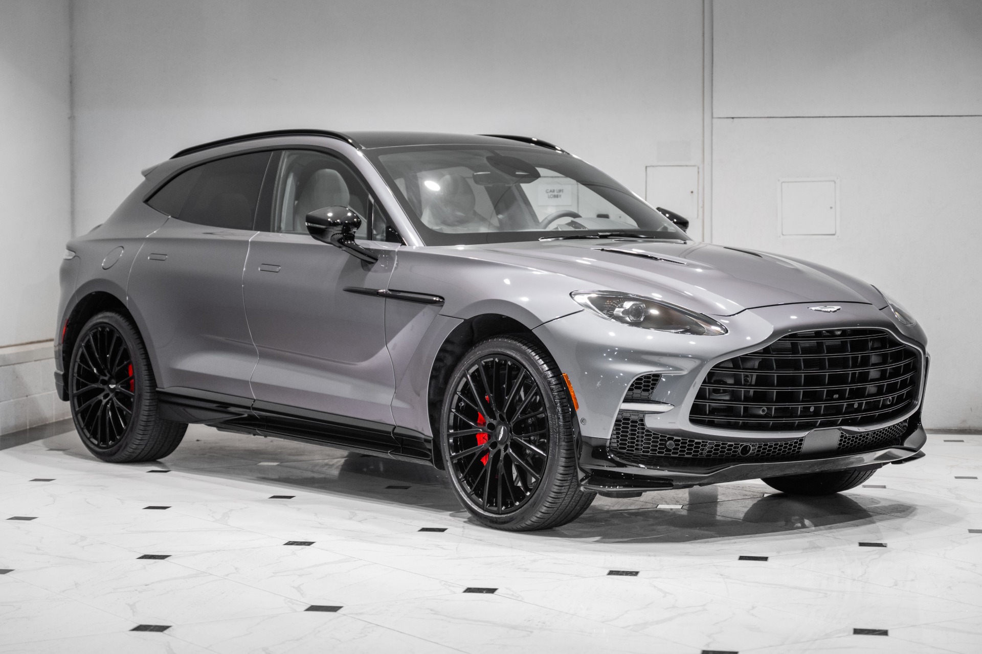 DBS ASTON 様廃盤品‼️ peak スノーピーク ワンアクション New-2025-Aston-Martin-DBX-707-
