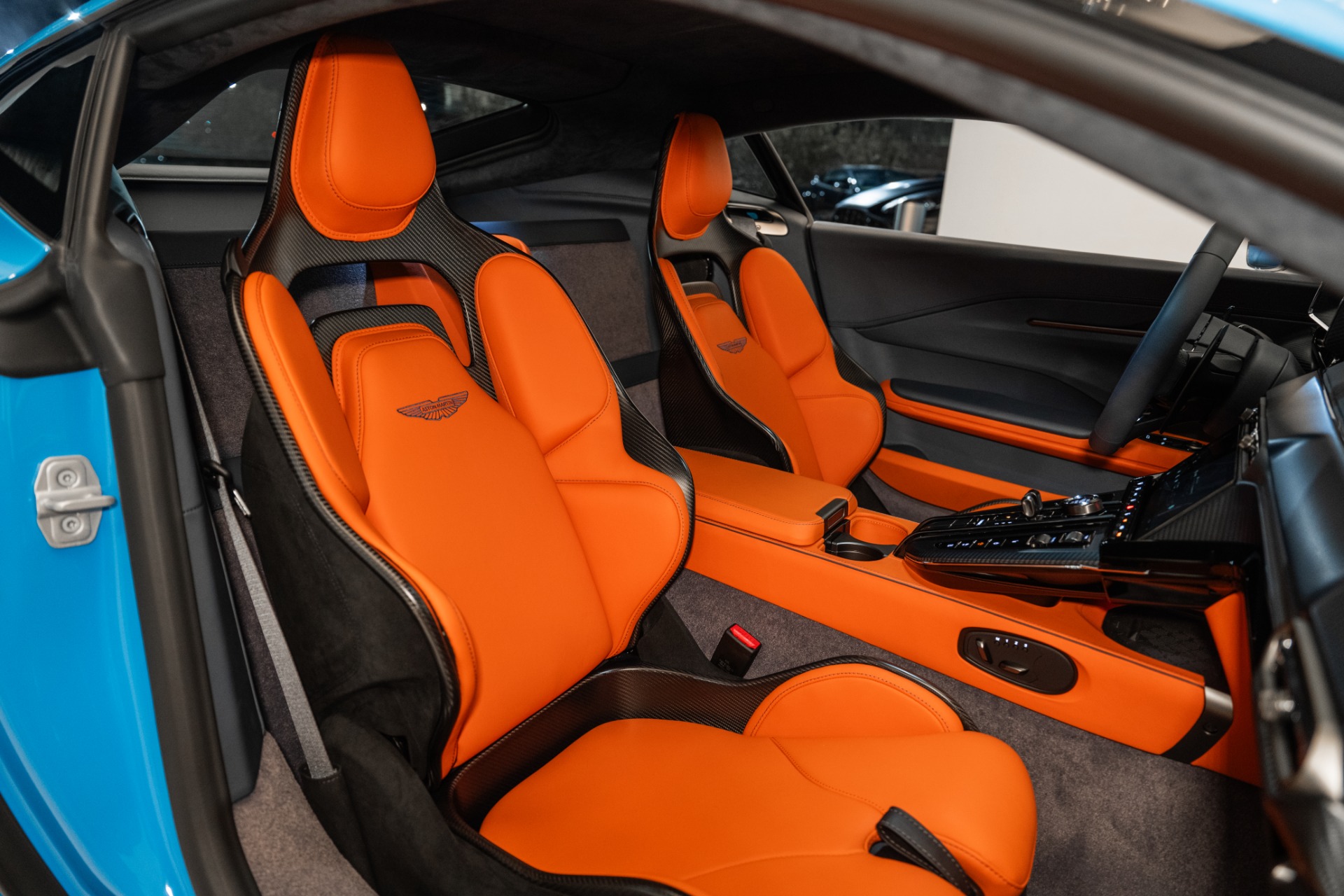 2025 Aston Martin Vantage Base - Photo 17