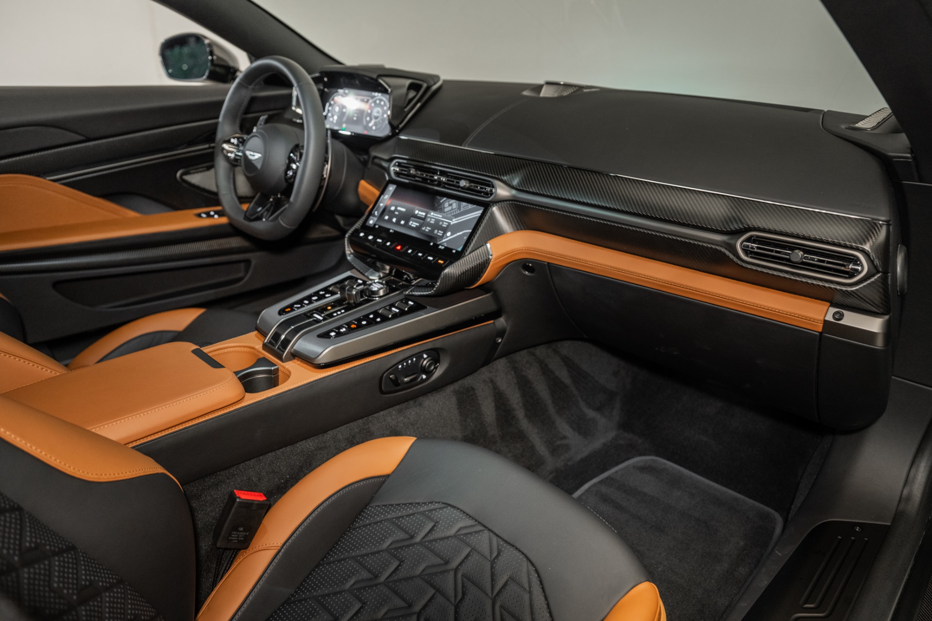 2025 Aston Martin Vanquish AM7 photo 14