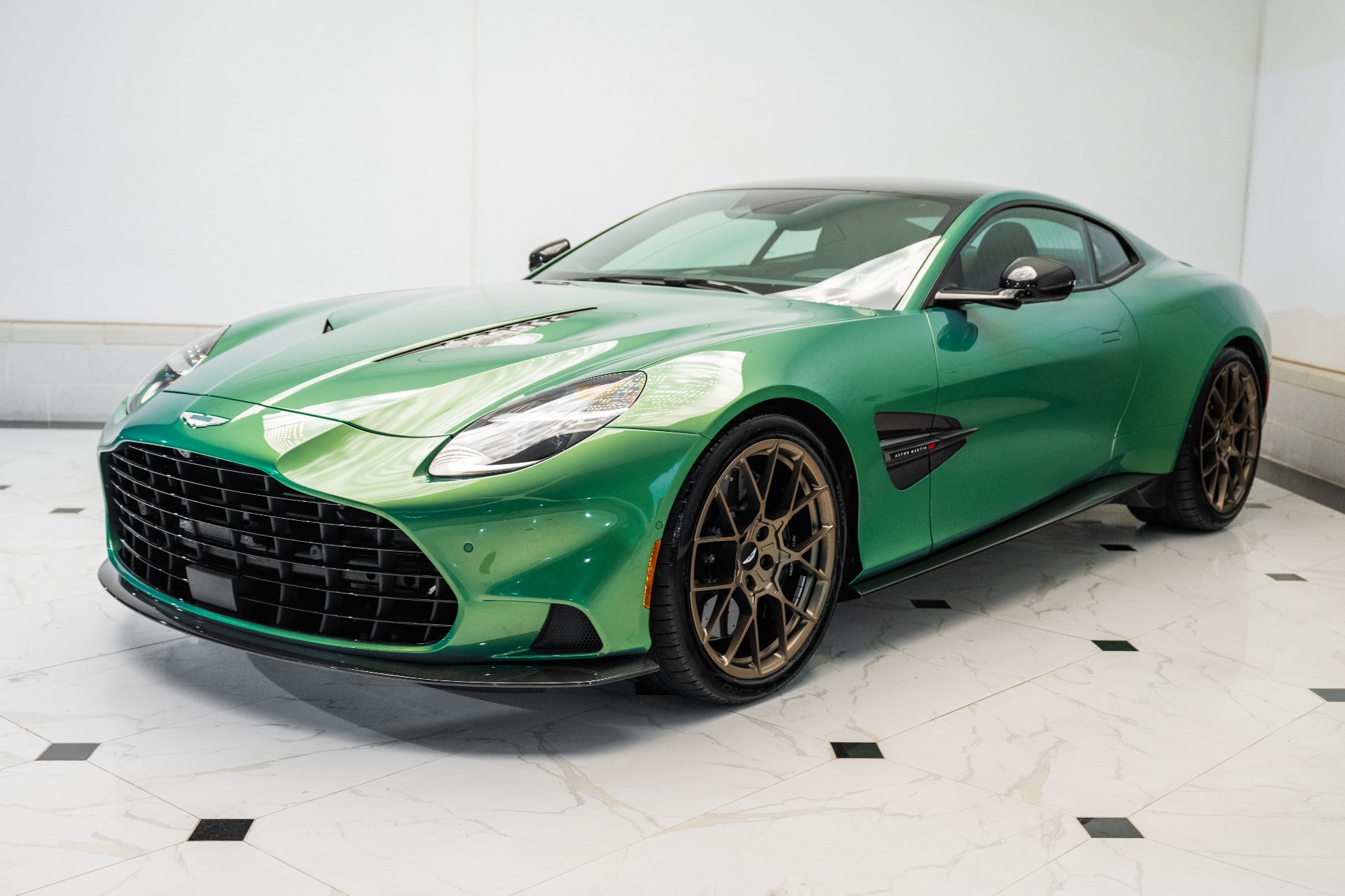 2025 Aston Martin Vanquish AM7 photo 32
