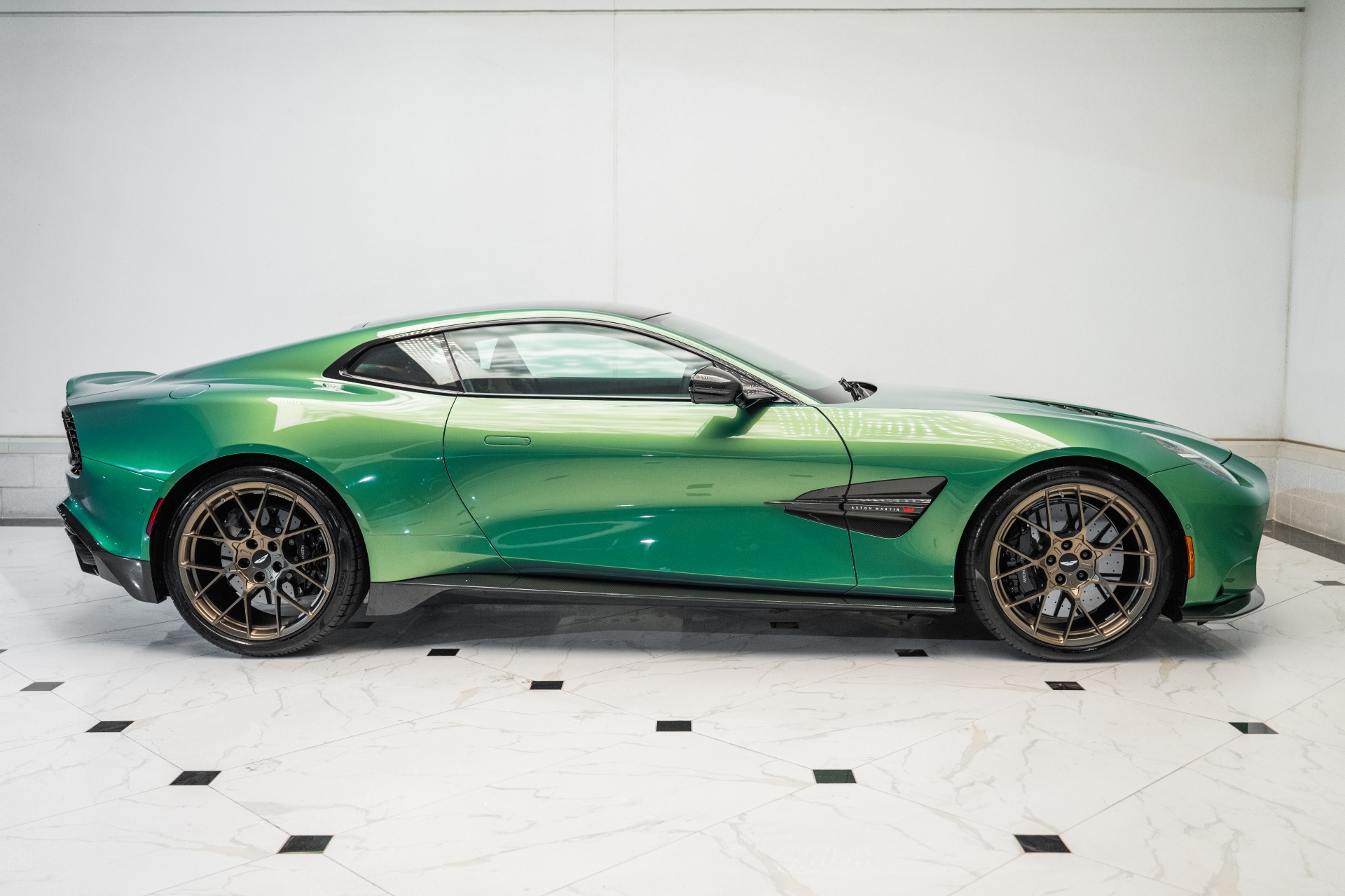 2025 Aston Martin Vanquish AM7 photo 33