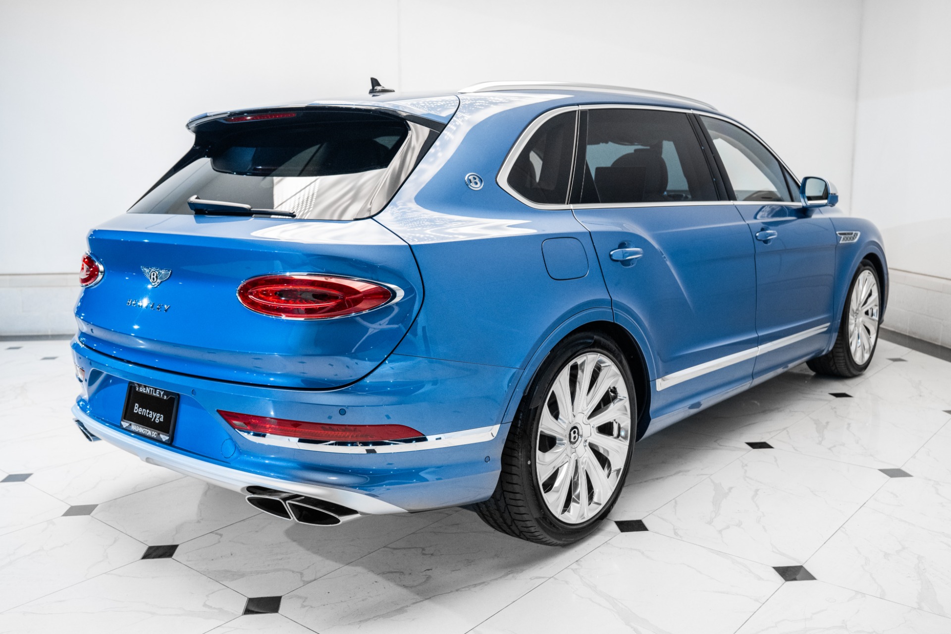 2025 Bentley Bentayga EWB Mulliner V8 photo 11