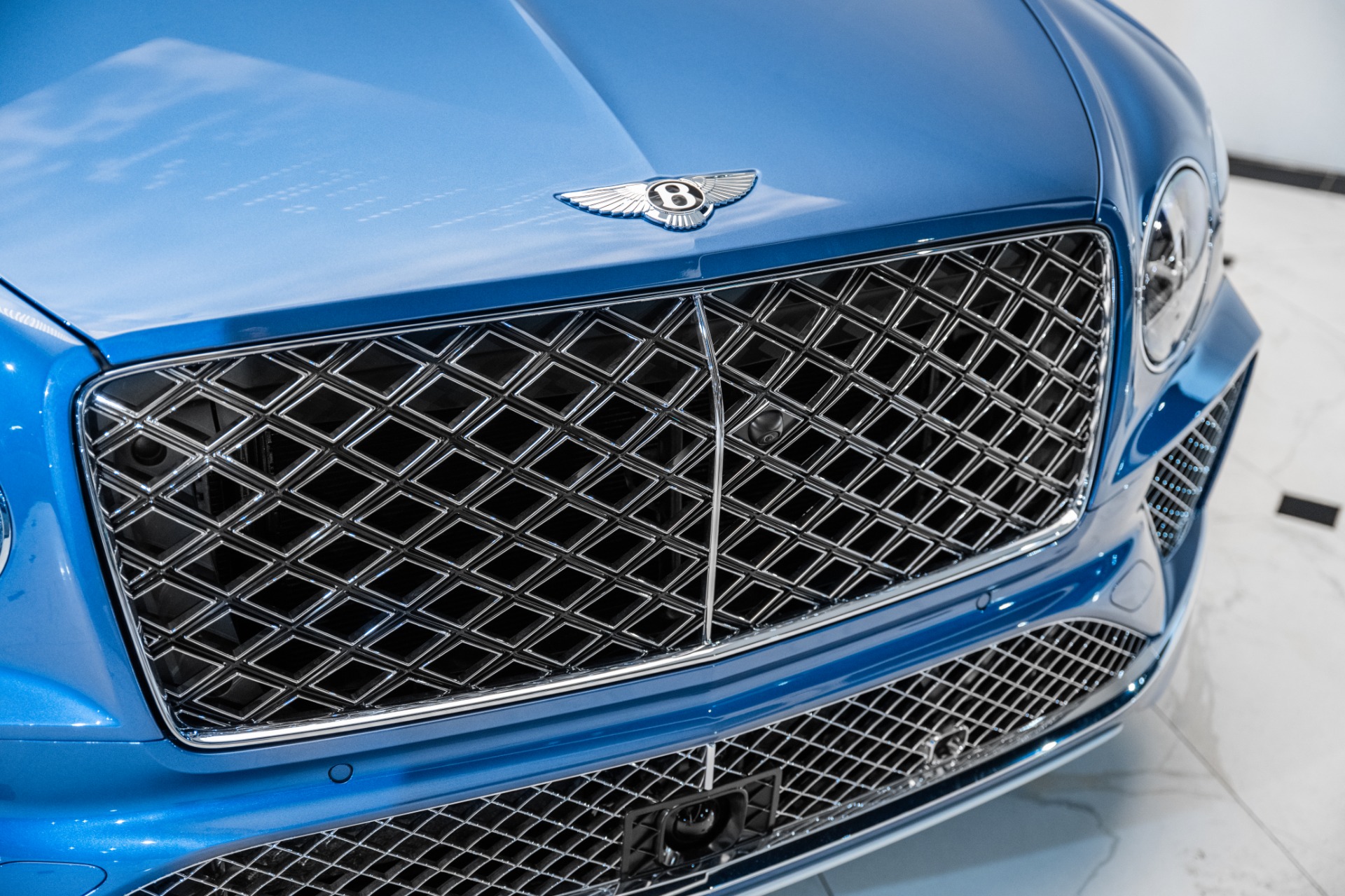 2025 Bentley Bentayga EWB Mulliner V8 photo 12