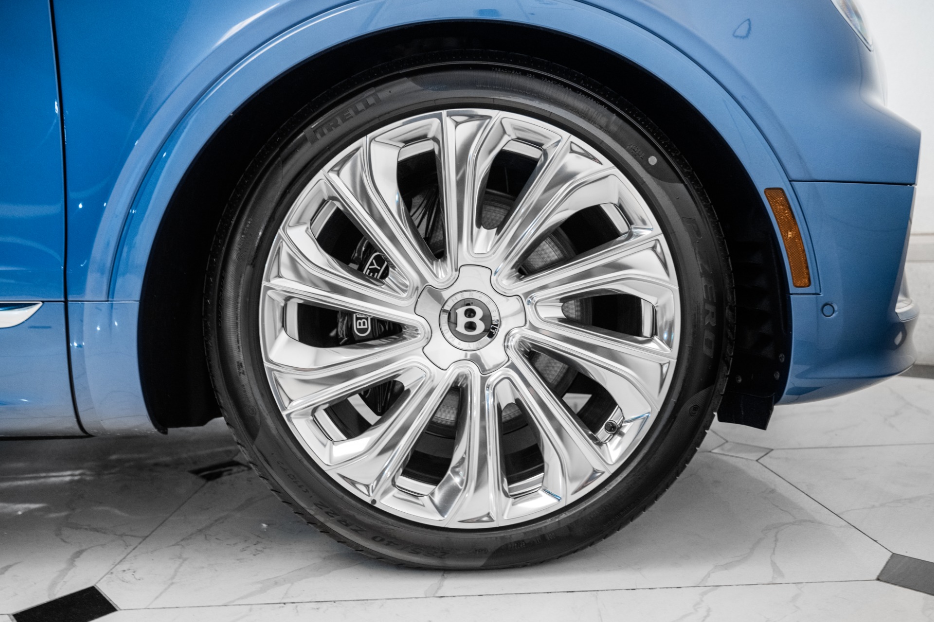 2025 Bentley Bentayga EWB Mulliner V8 photo 15