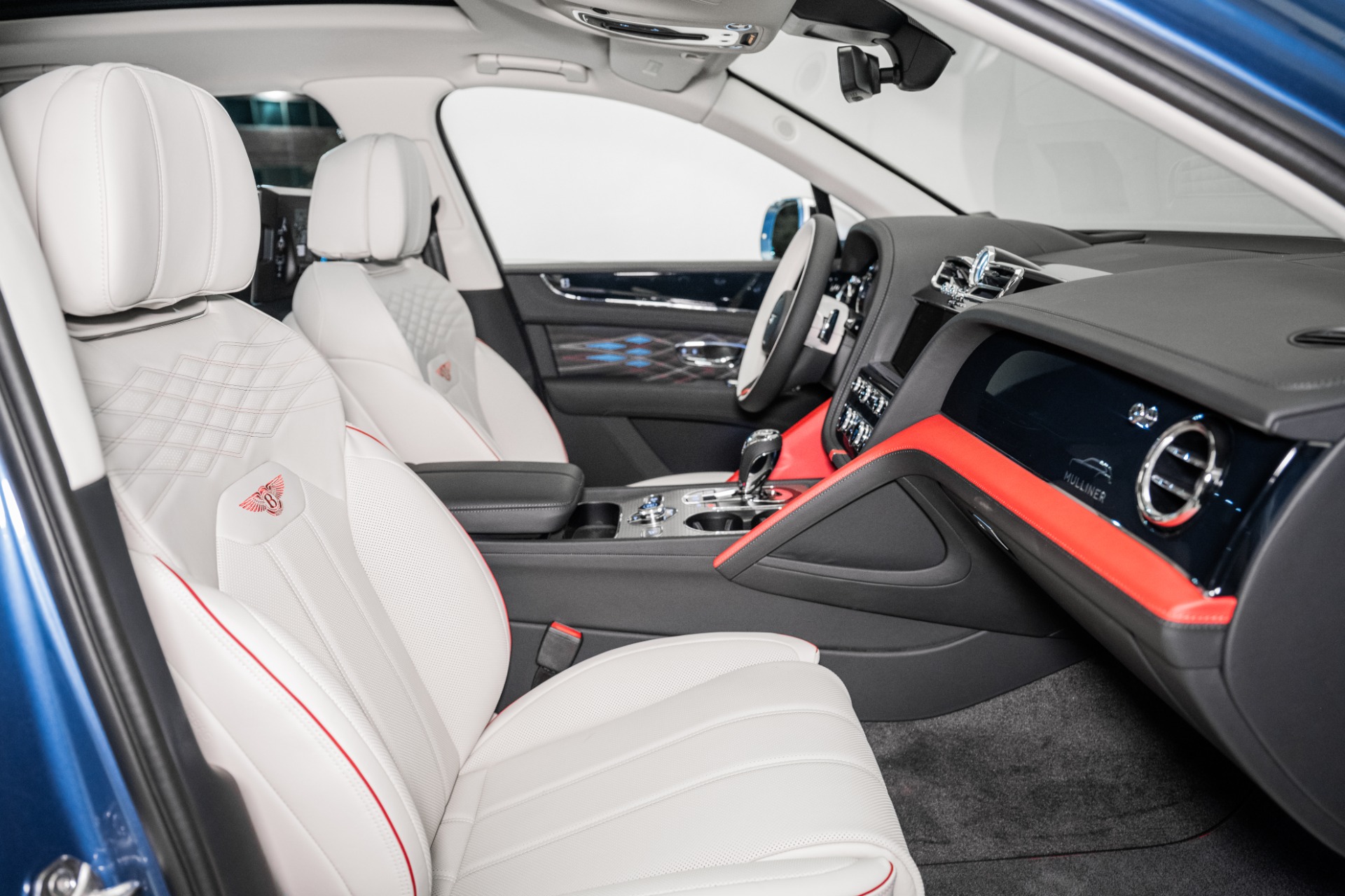 2025 Bentley Bentayga EWB Mulliner V8 photo 2