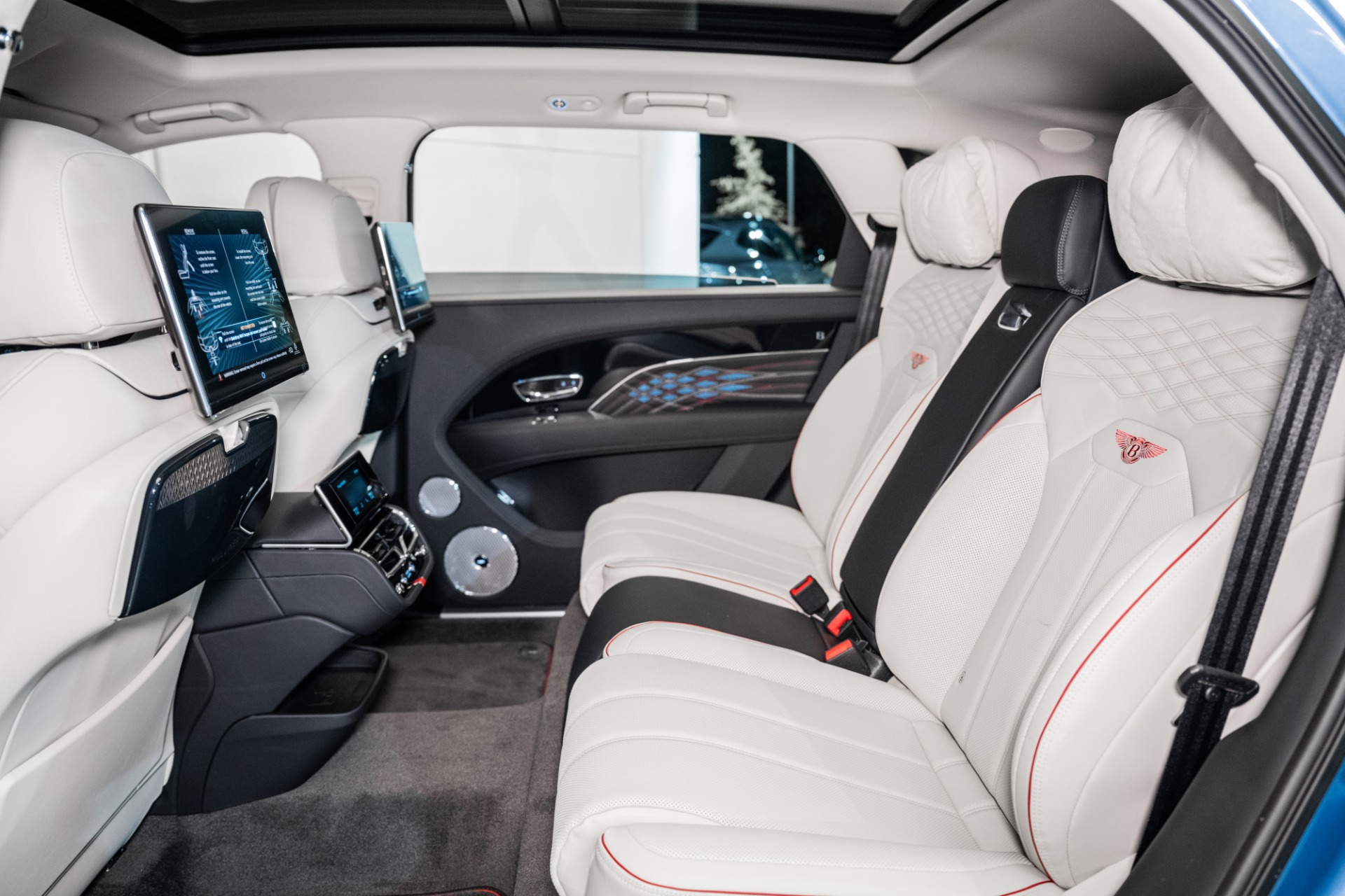 2025 Bentley Bentayga EWB Mulliner V8 photo 19