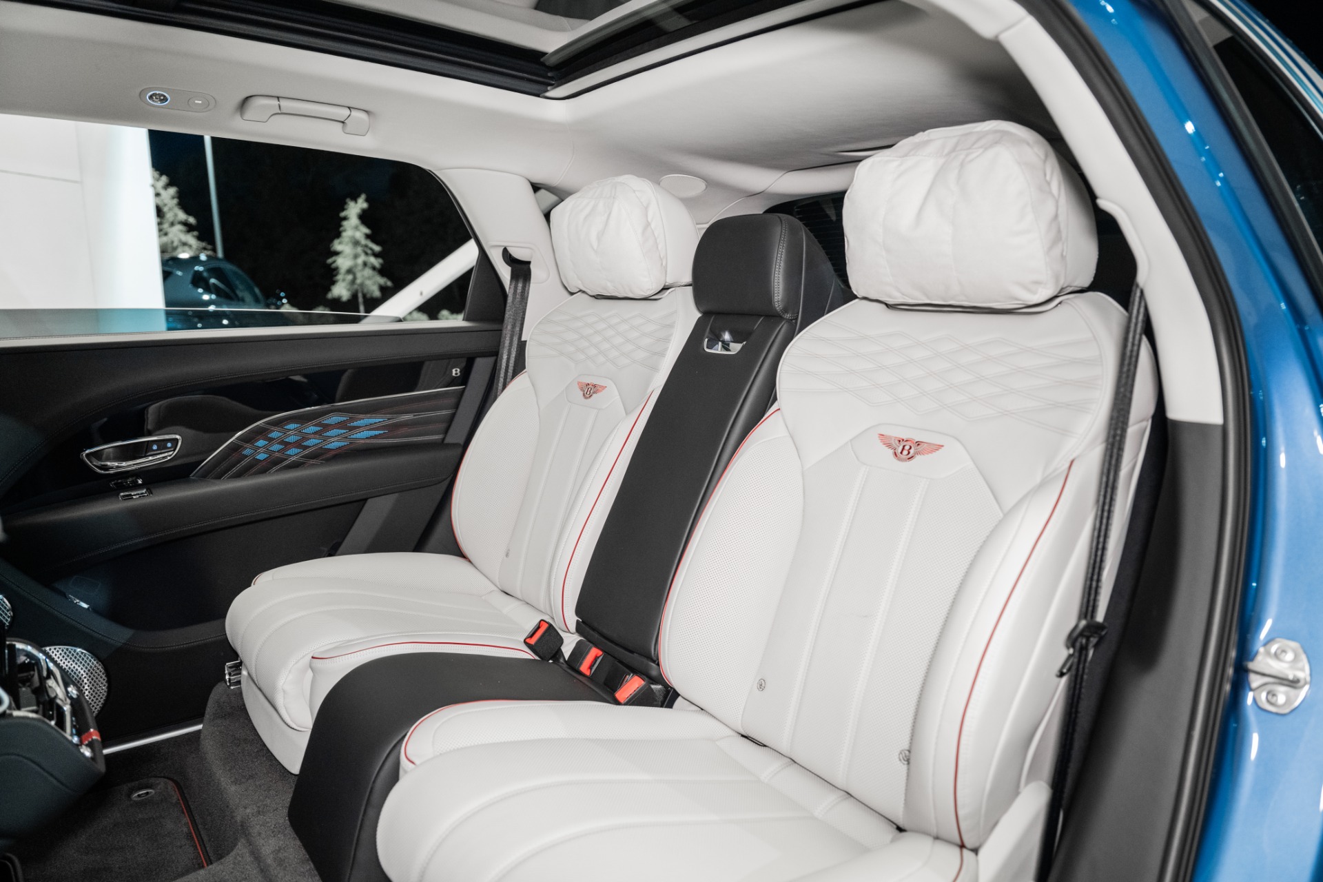 2025 Bentley Bentayga EWB Mulliner V8 photo 21