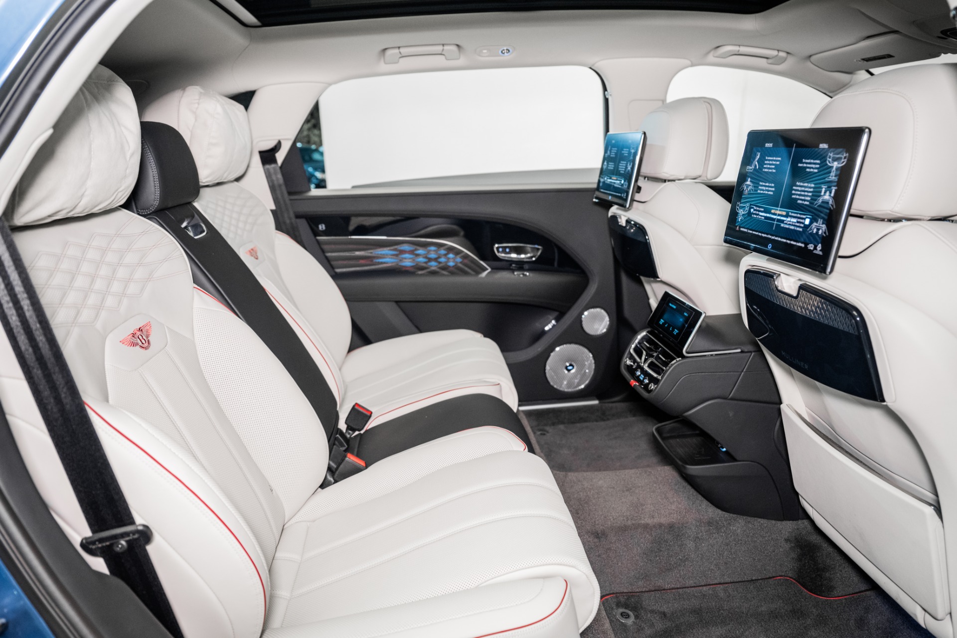2025 Bentley Bentayga EWB Mulliner V8 photo 22