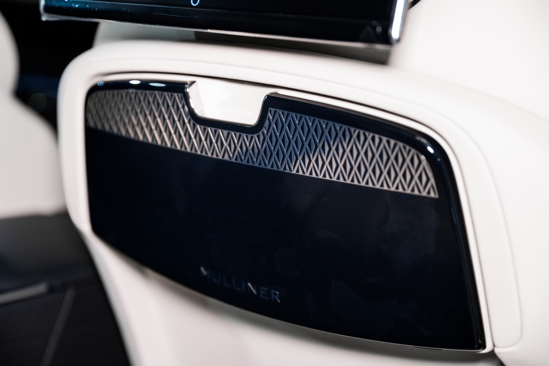 2025 Bentley Bentayga EWB Mulliner V8 photo 25