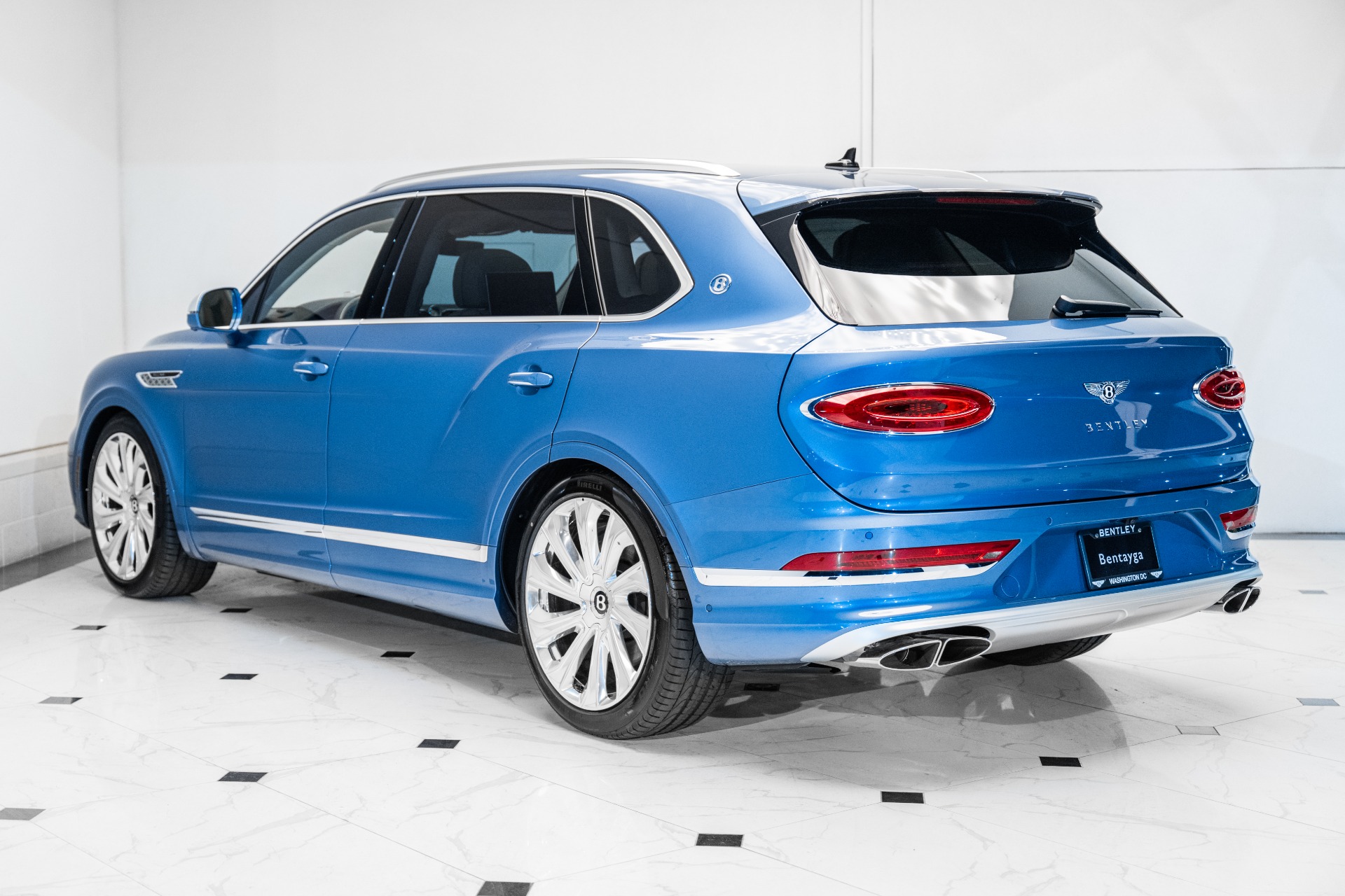 2025 Bentley Bentayga EWB Mulliner V8 photo 3